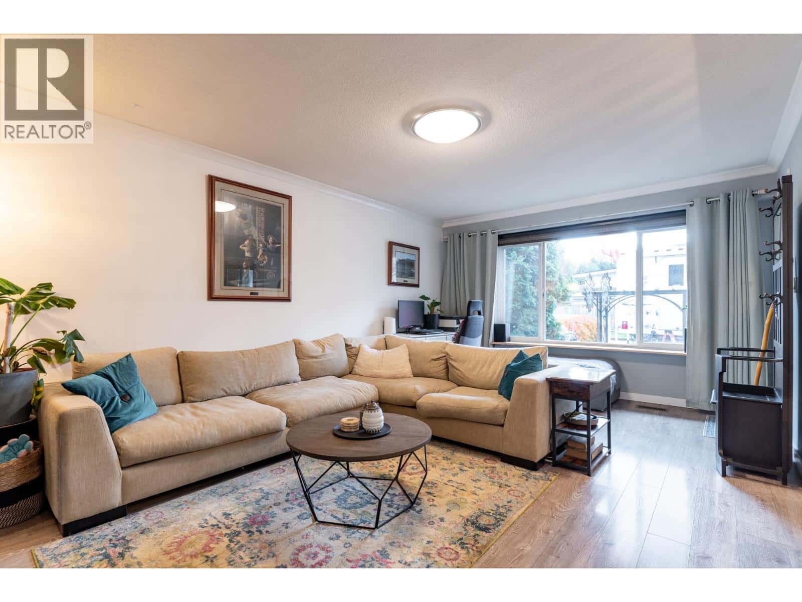 3557 HANDLEY CRESCENT — Port Coquitlam, British Columbia - Photo 3 of 35