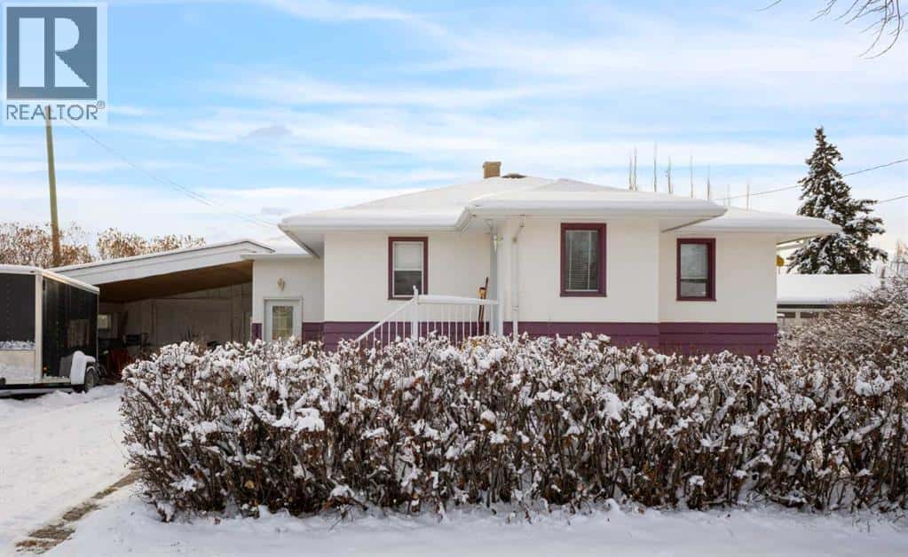 841 E Nanton Street — Carstairs - Photo 2 of 48