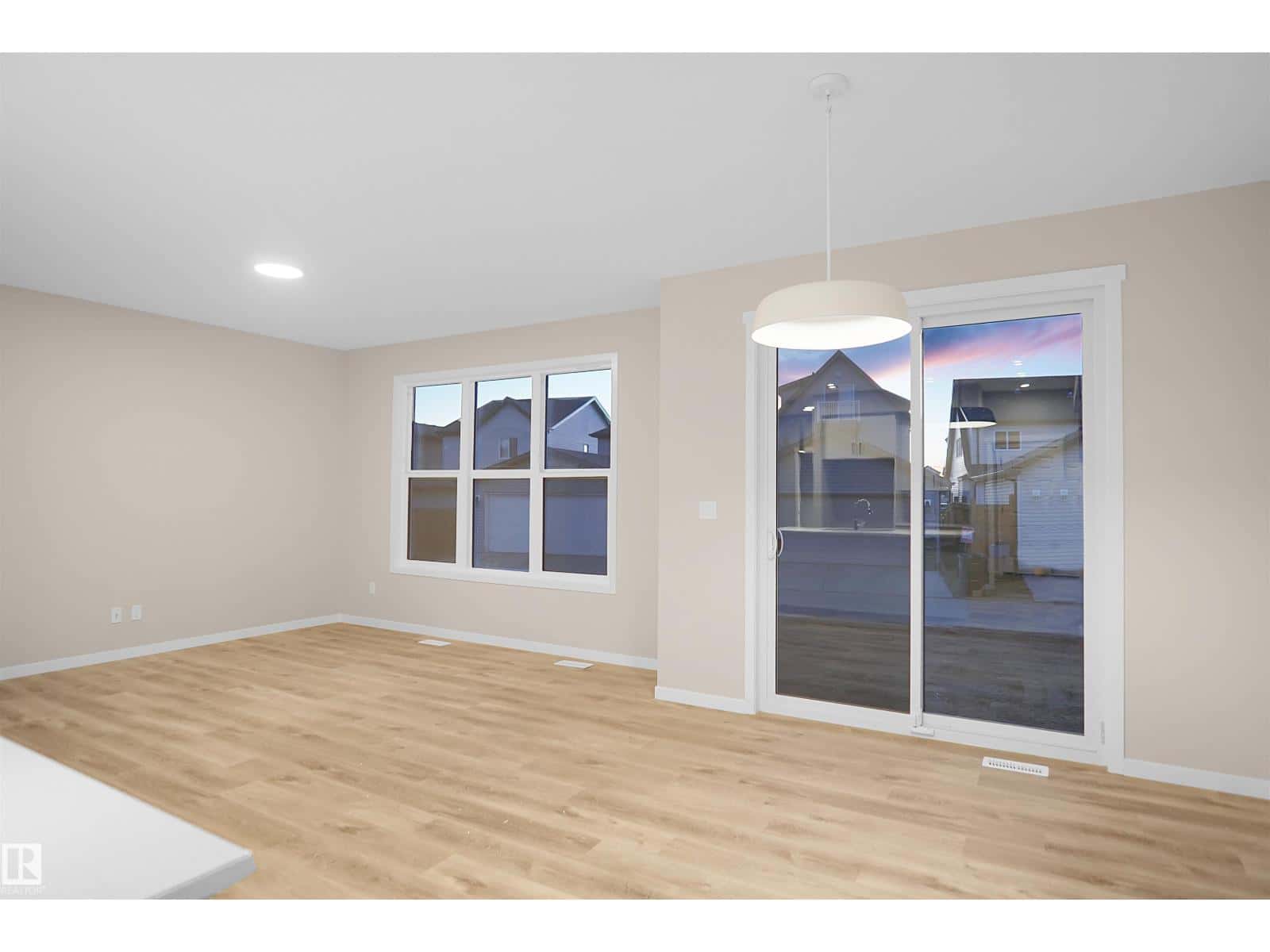 9828 219 ST NW — Edmonton - Photo 4 of 27