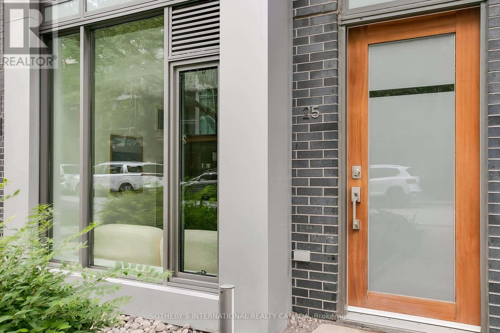 113 - 55 STEWART STREET — Toronto (Waterfront Communities) - Photo 4 of 37