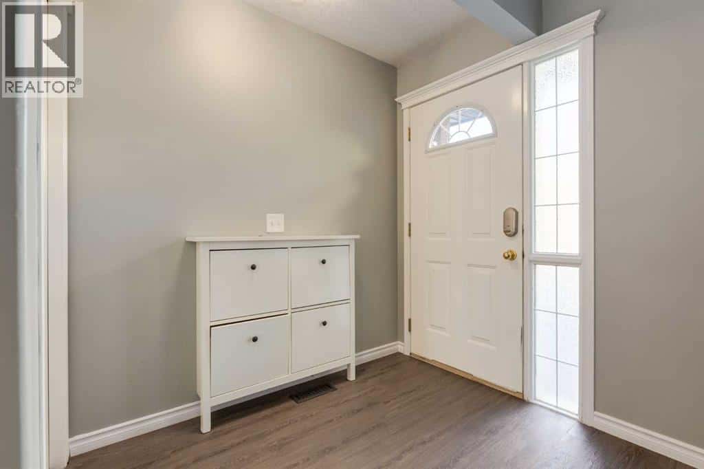 5, 135 Bow Ridge Drive — Cochrane - Photo 3 of 37