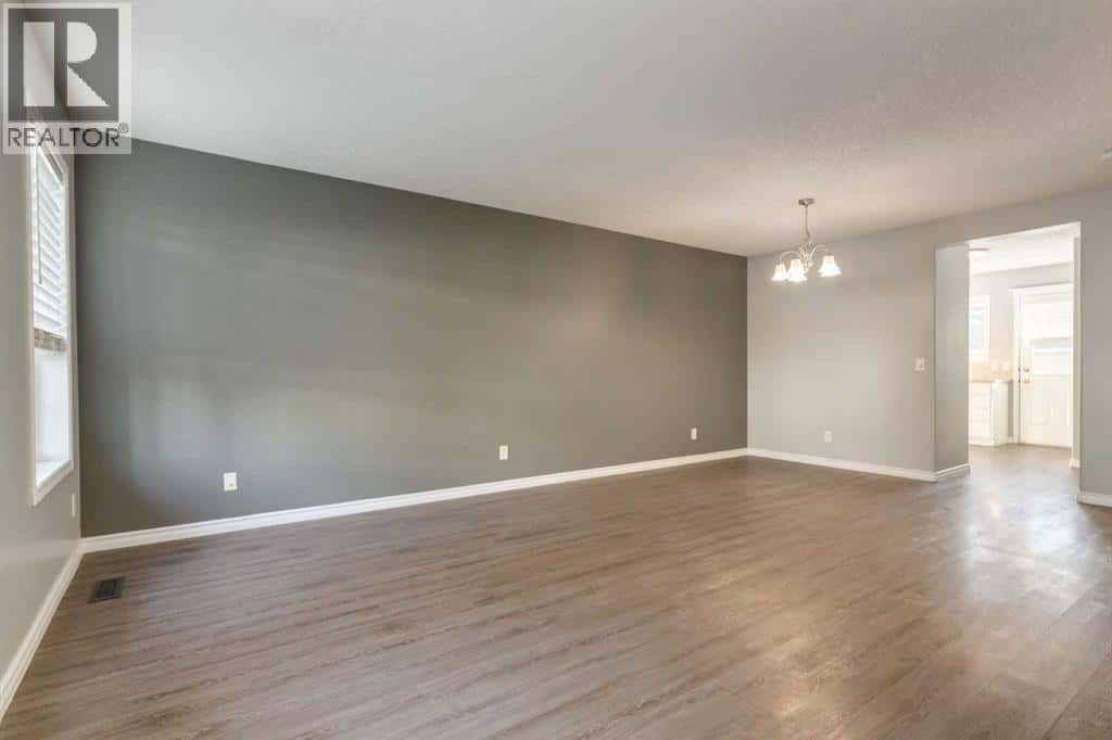 5, 135 Bow Ridge Drive — Cochrane - Photo 5 of 37