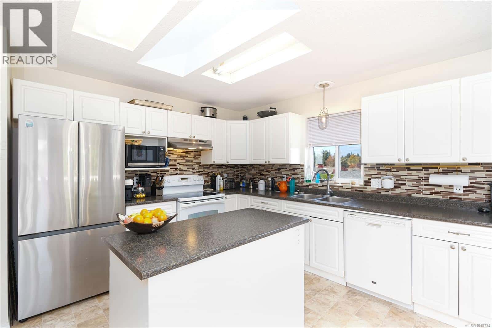 2741 Fairmile Rd — Campbell River - Photo 3 of 28