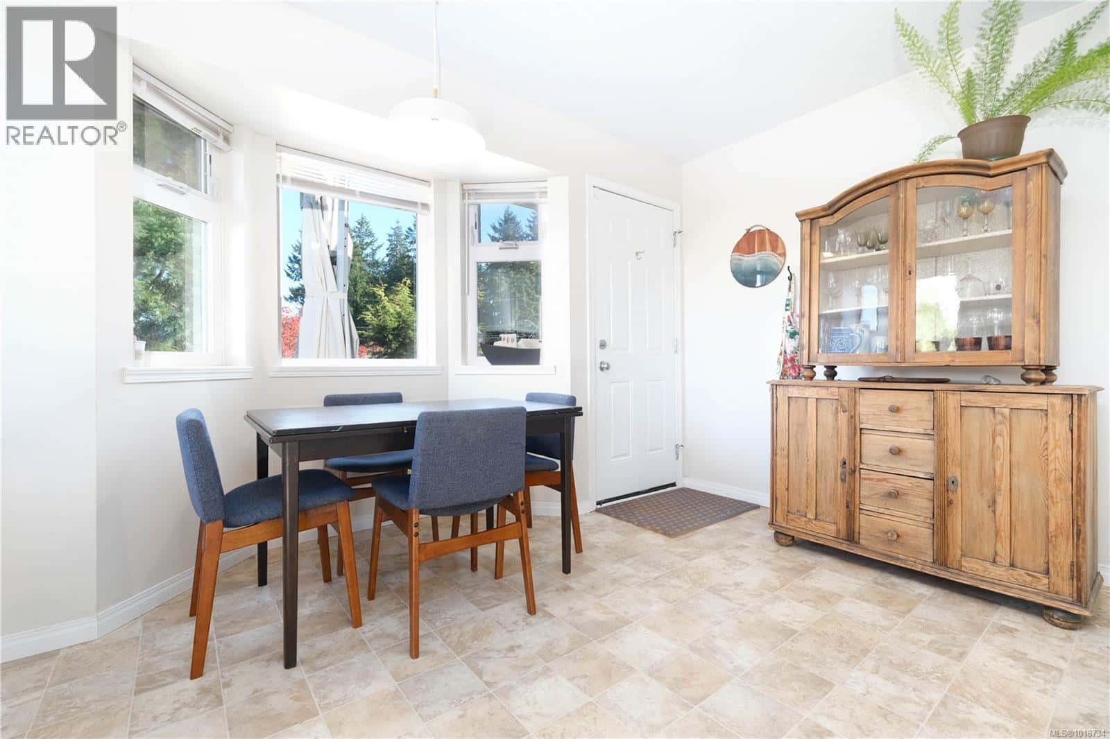 2741 Fairmile Rd — Campbell River - Photo 4 of 28