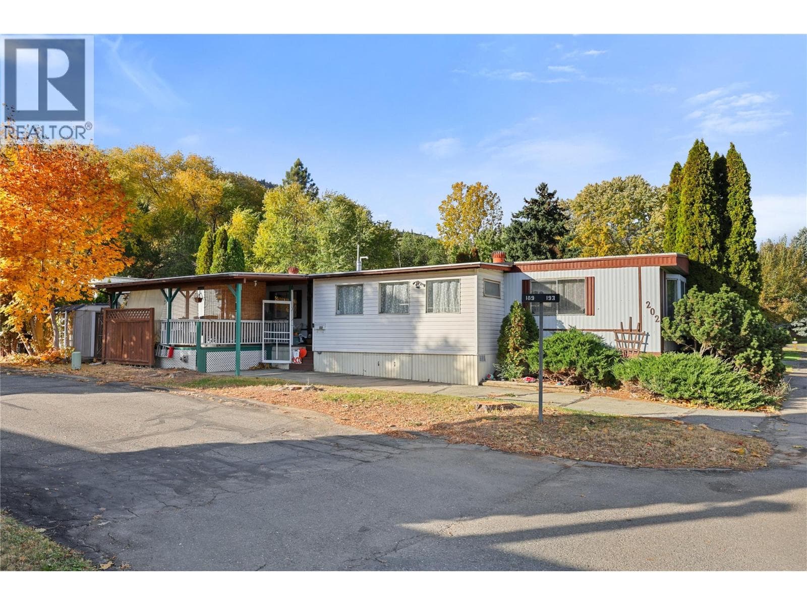 2400 OAKDALE Way Unit# 202 — Kamloops - Main photo