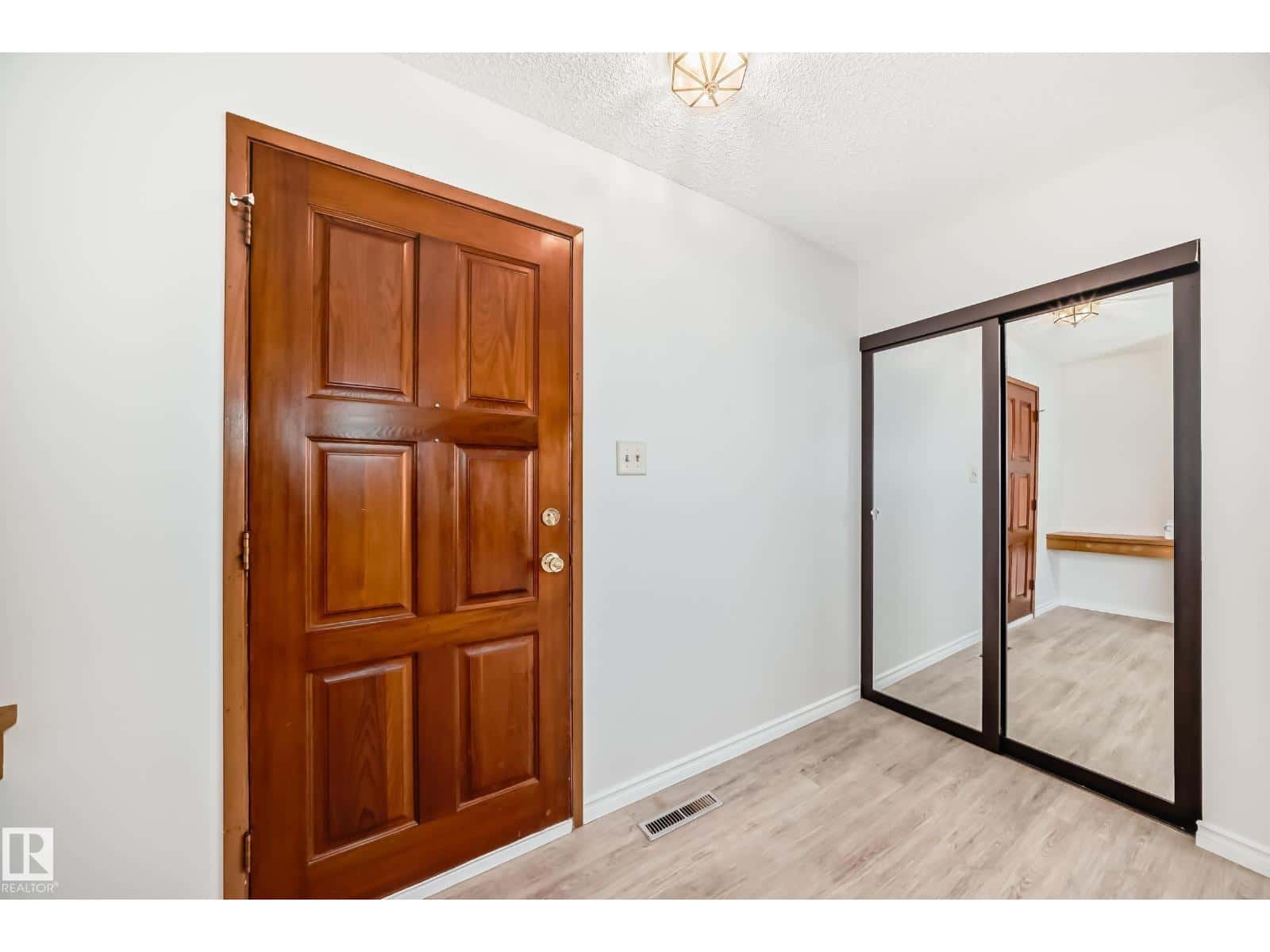 13003 128 ST NW — Edmonton - Photo 3 of 71