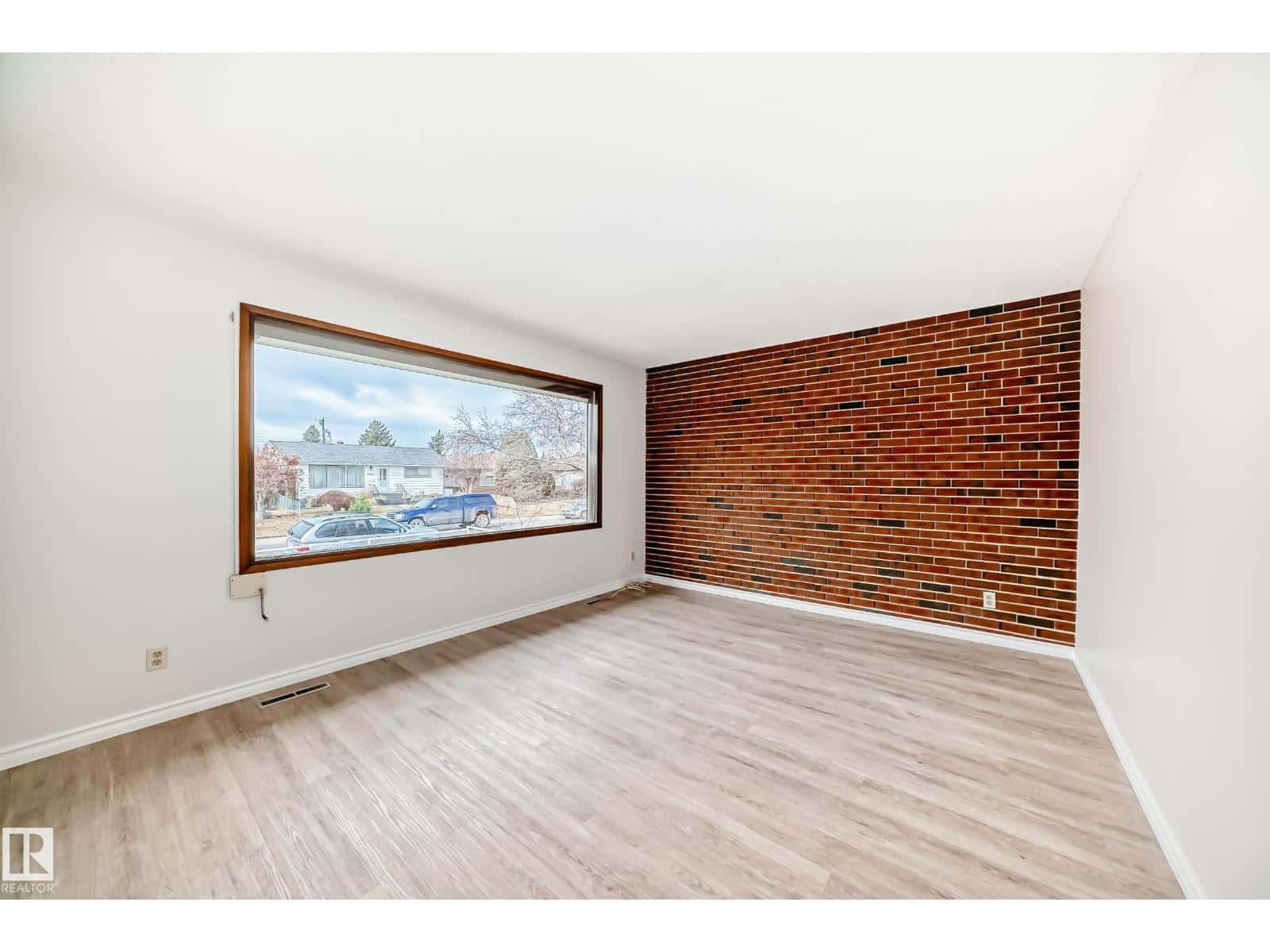 13003 128 ST NW — Edmonton - Photo 4 of 71