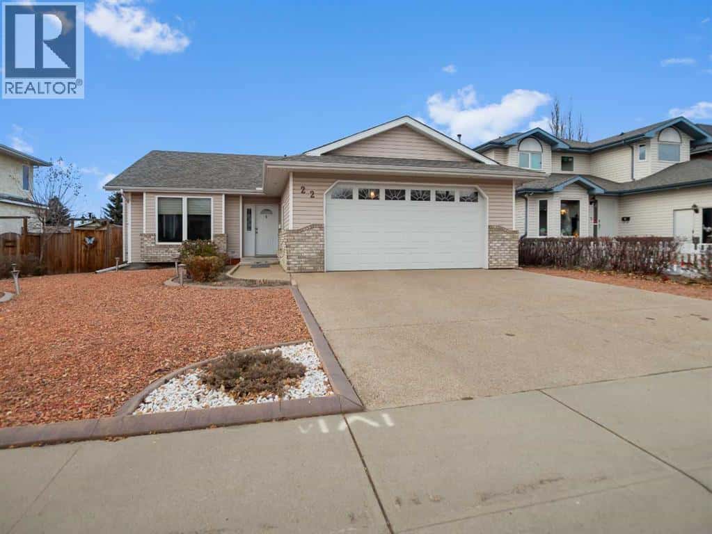 22 Ansett Crescent — Red Deer - Photo 2 of 43