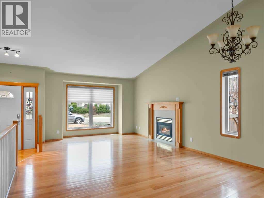 22 Ansett Crescent — Red Deer - Photo 3 of 43