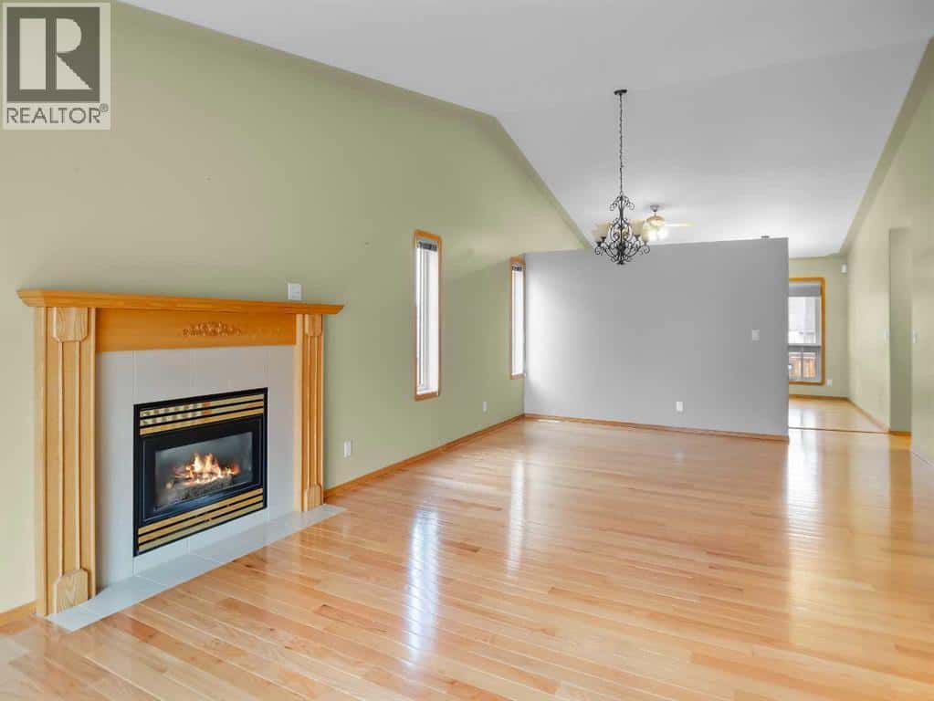 22 Ansett Crescent — Red Deer - Photo 5 of 43