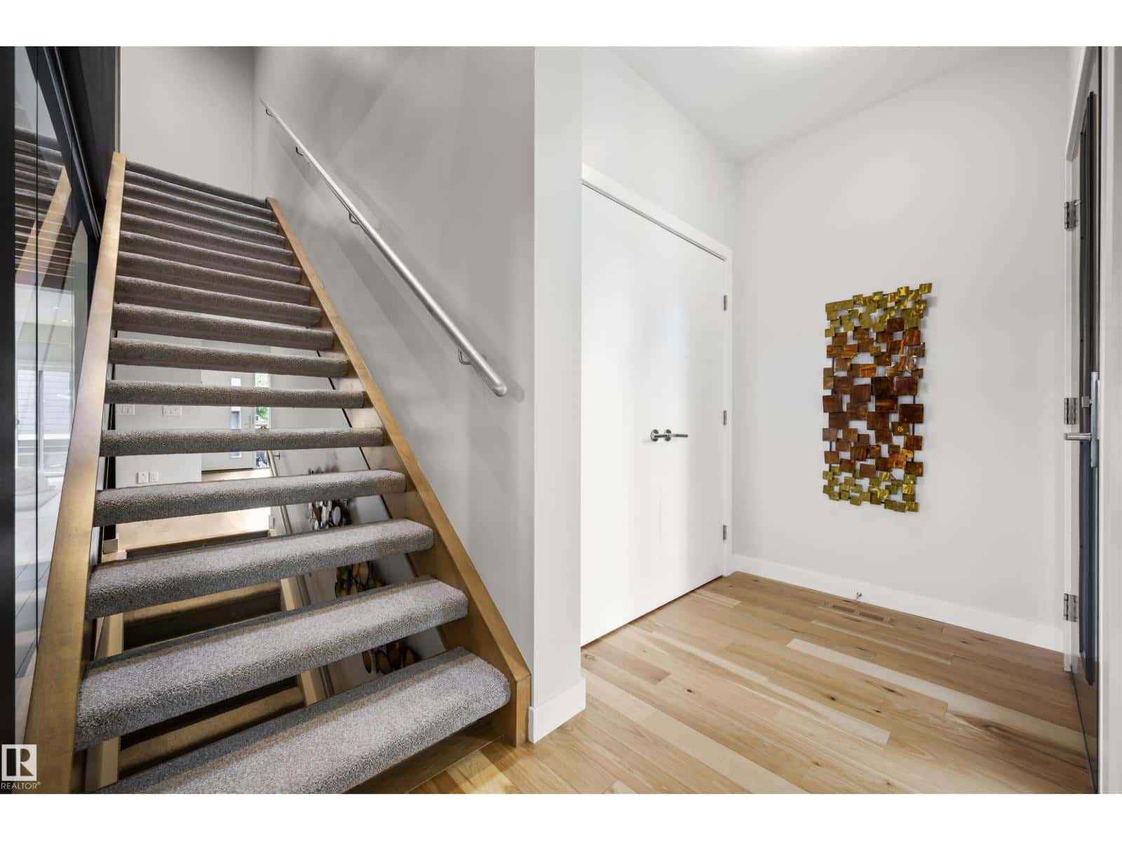 9803 74 AV NW — Edmonton - Photo 4 of 65