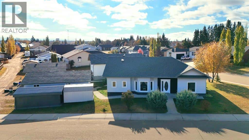 5338 55 Avenue — Bashaw - Photo 2 of 47