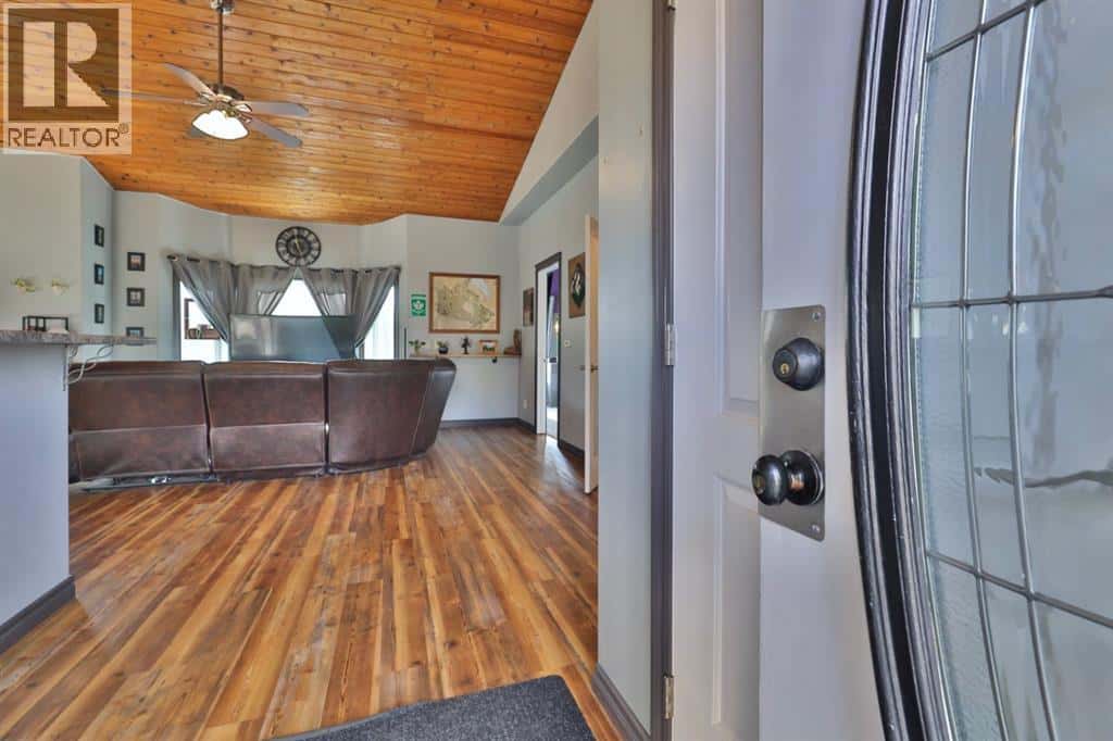 5338 55 Avenue — Bashaw - Photo 5 of 47