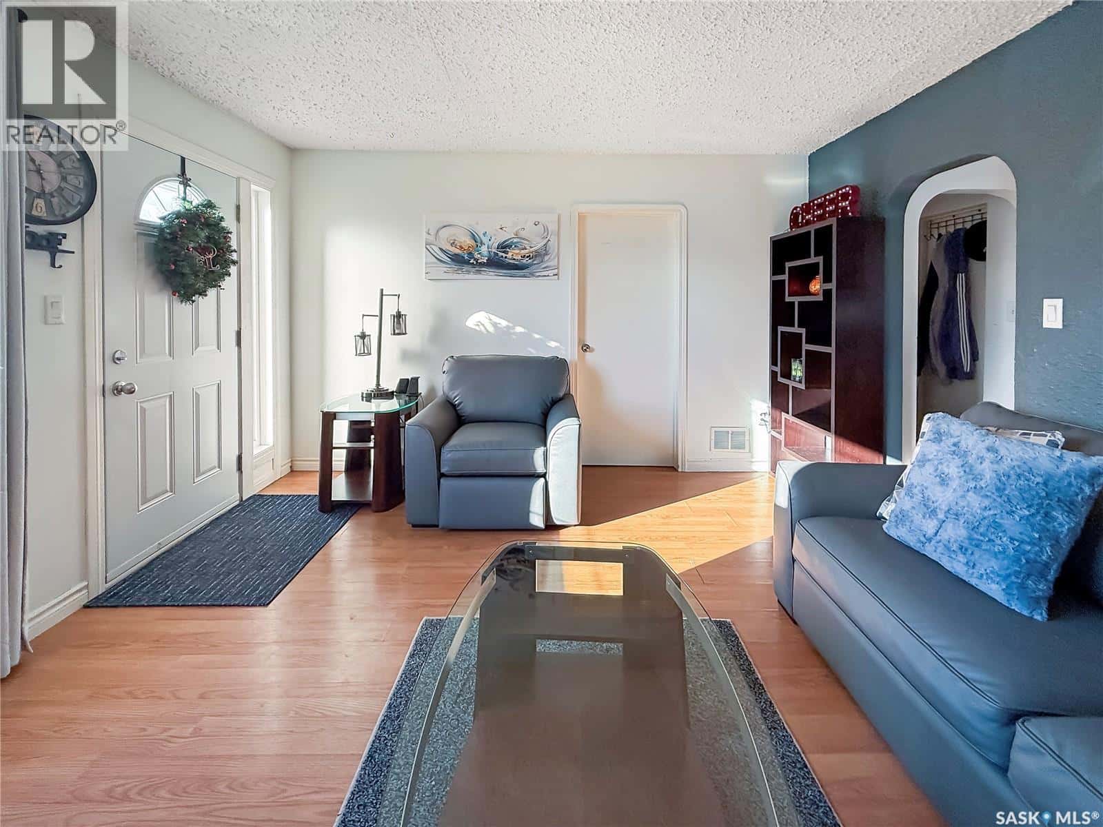 1080 4th STREET E — Prince Albert - Photo 4 of 41