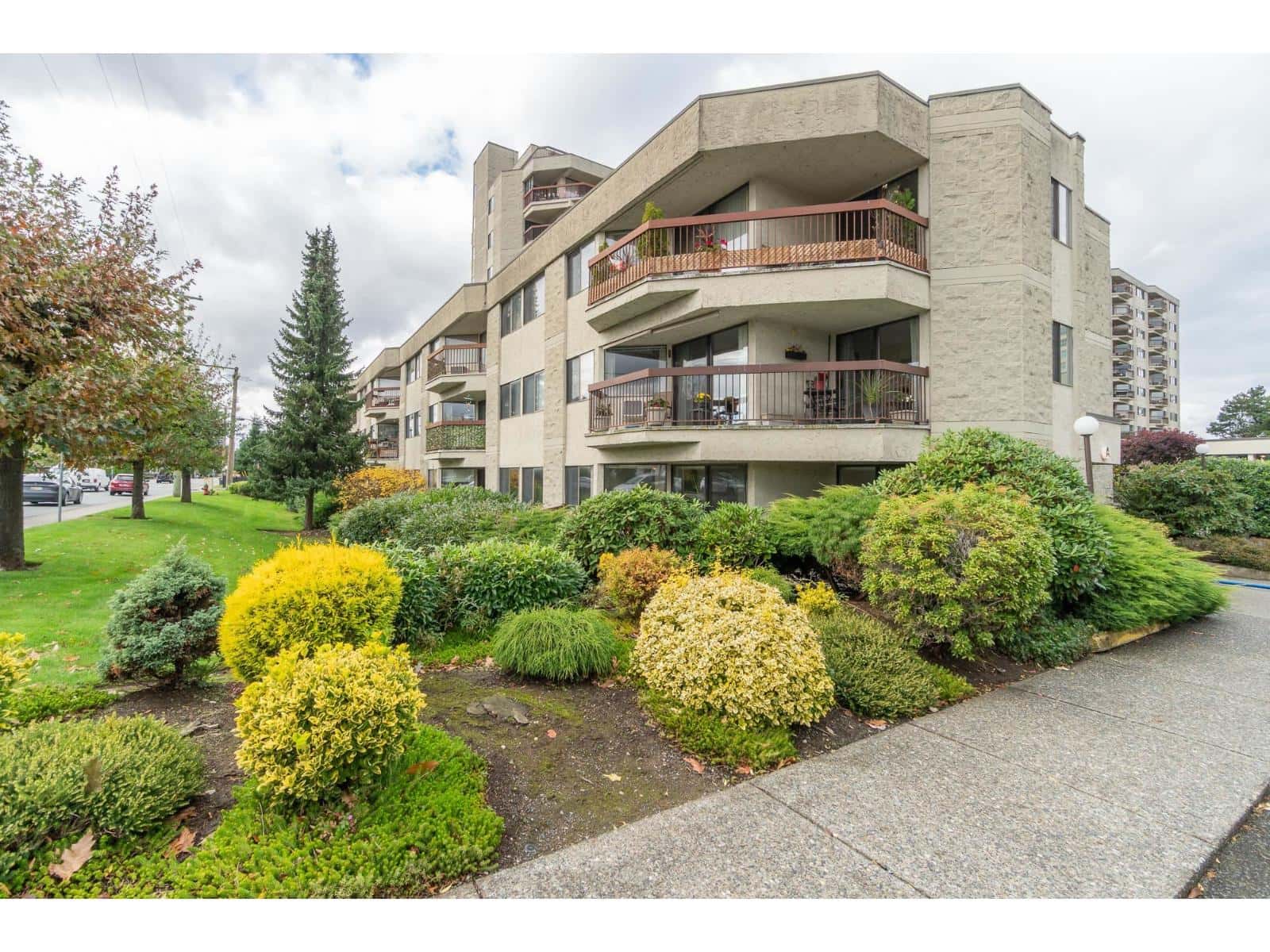 112 31955 OLD YALE ROAD — Abbotsford - Photo 2 of 33