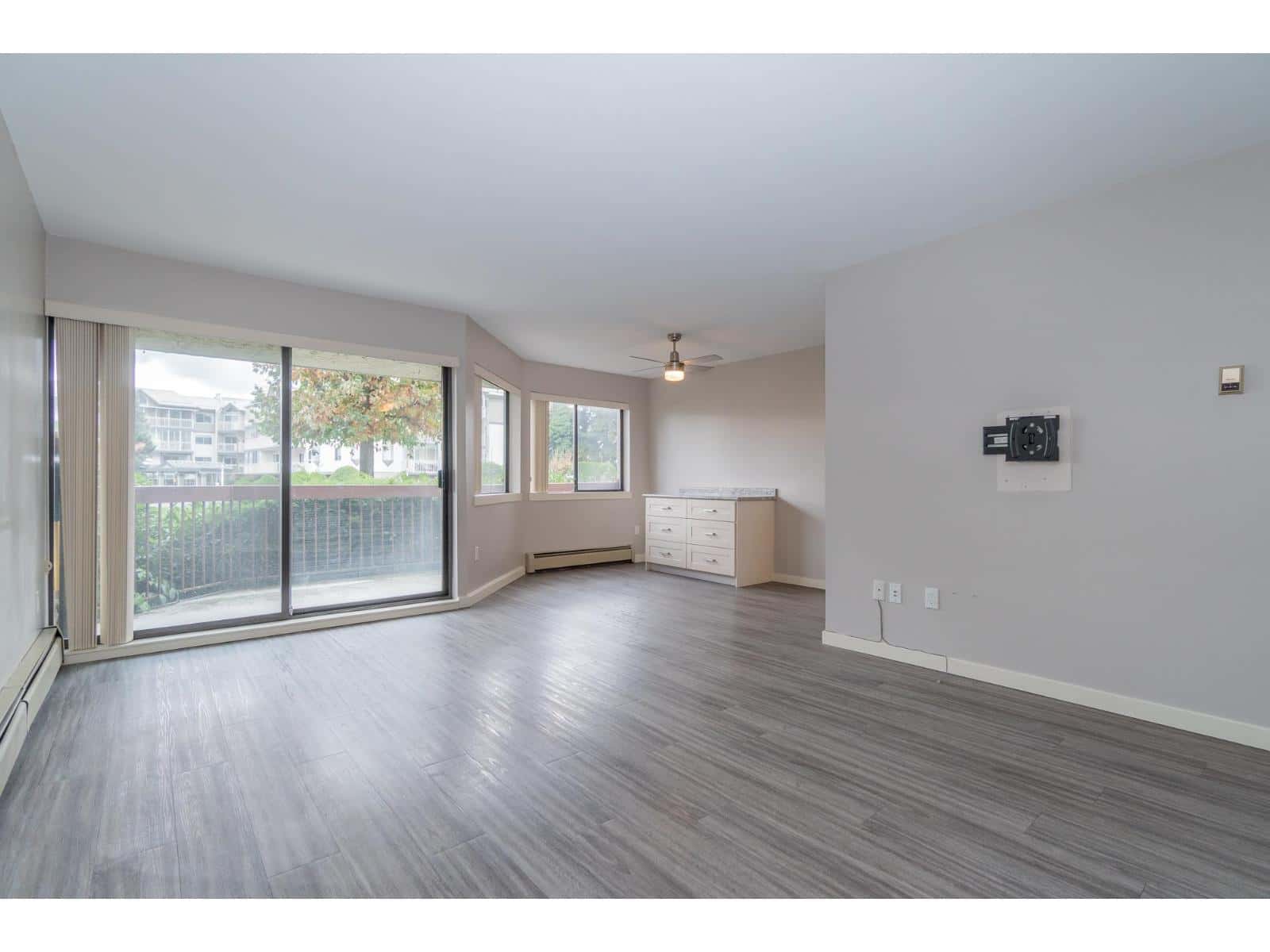 112 31955 OLD YALE ROAD — Abbotsford - Photo 4 of 33