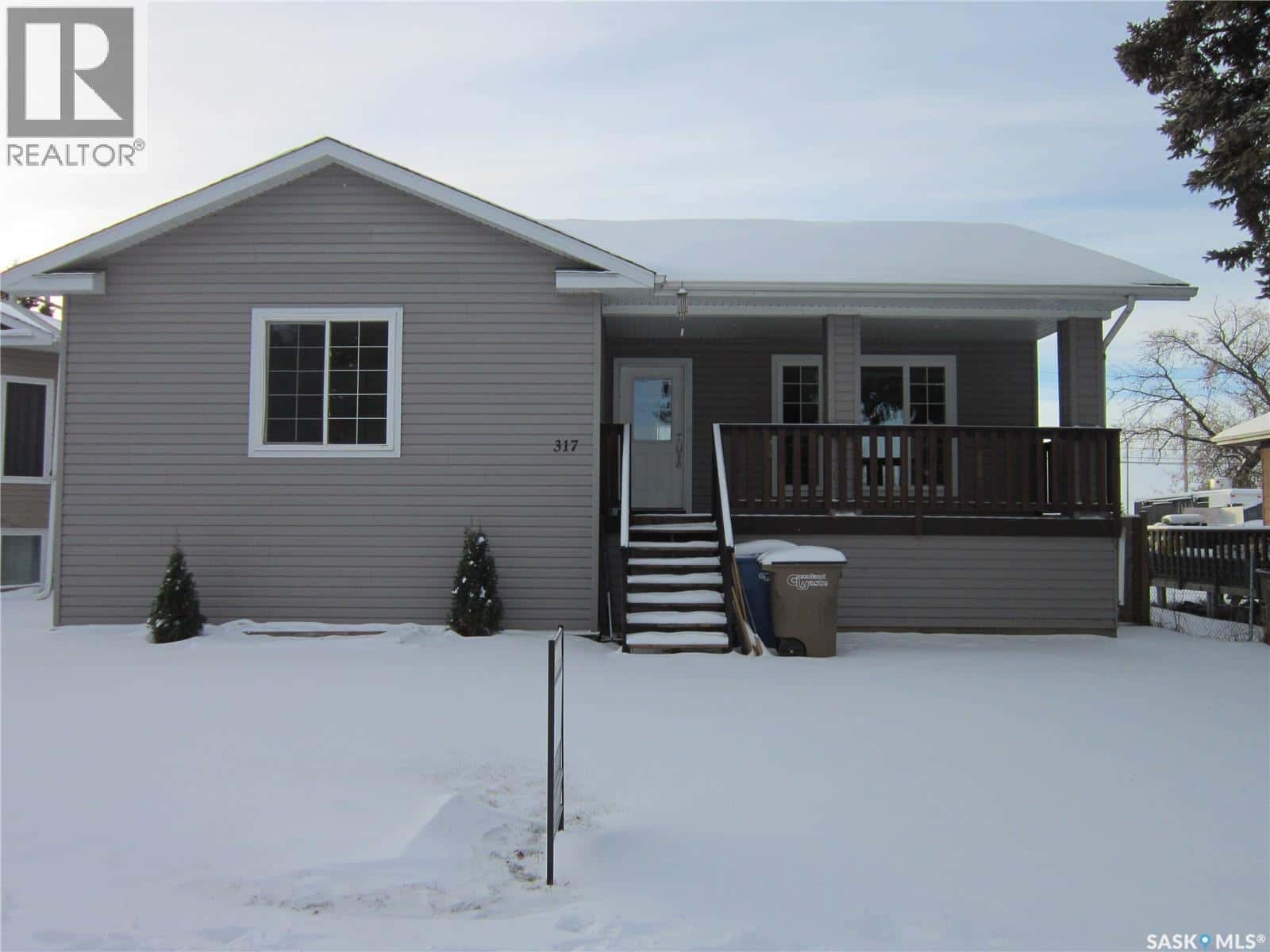 317 Burrows AVENUE W — Melfort - Photo 2 of 34