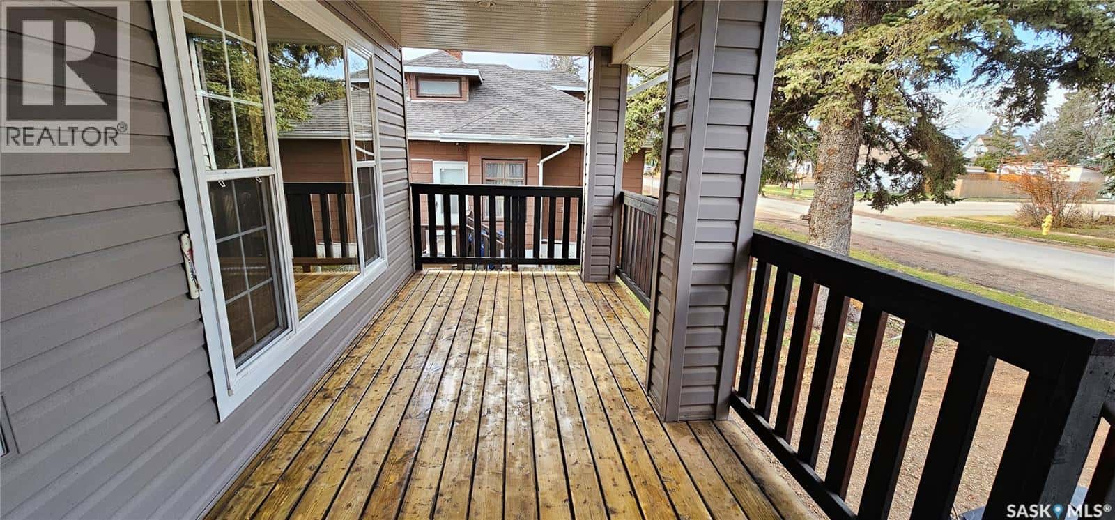 317 Burrows AVENUE W — Melfort - Photo 4 of 34