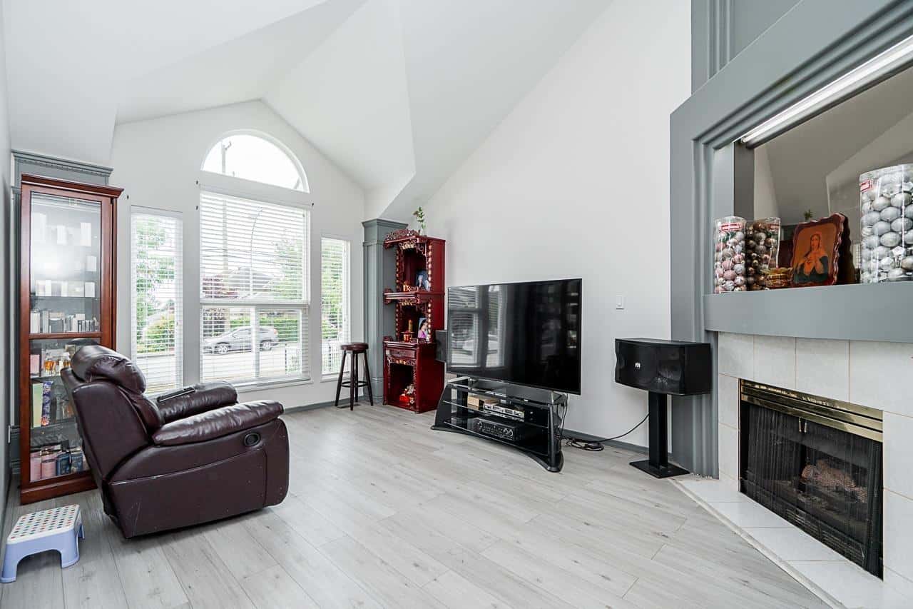 16089 80 AVENUE — Surrey - Photo 2 of 39