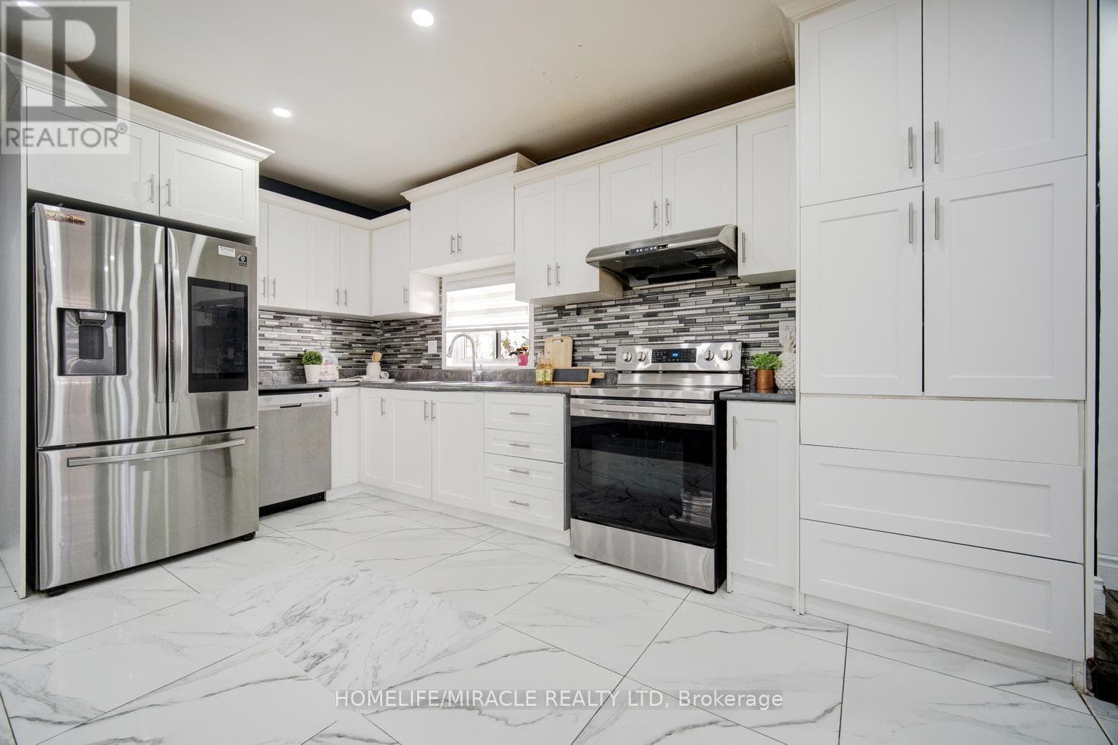 201 EMERSON AVENUE — London South (South I) - Main photo