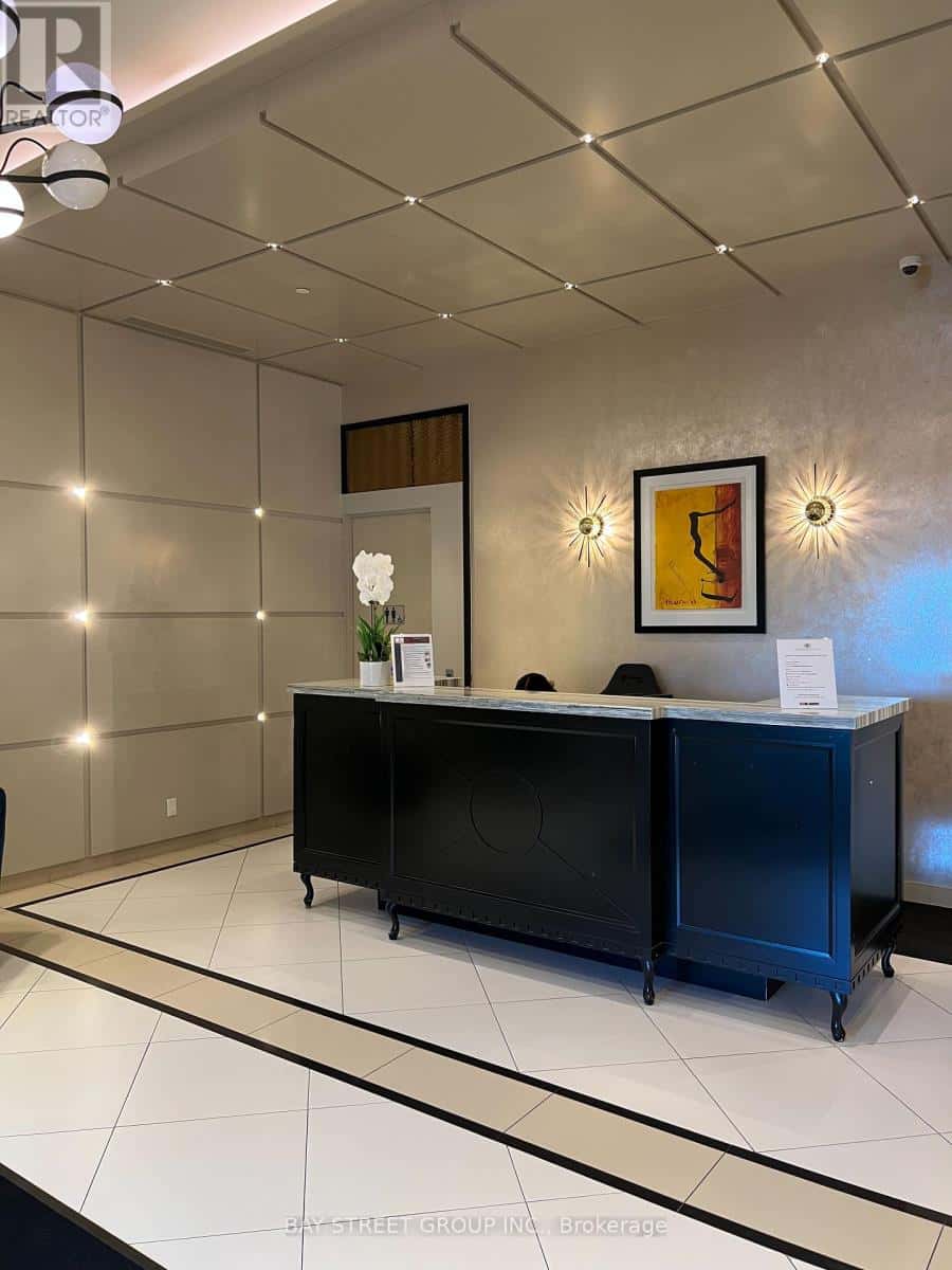 708 - 1486 BATHURST STREET — Toronto (Humewood-Cedarvale) - Photo 4 of 26