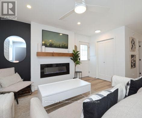 29 - 17 DAWSON DRIVE — Collingwood - Main photo