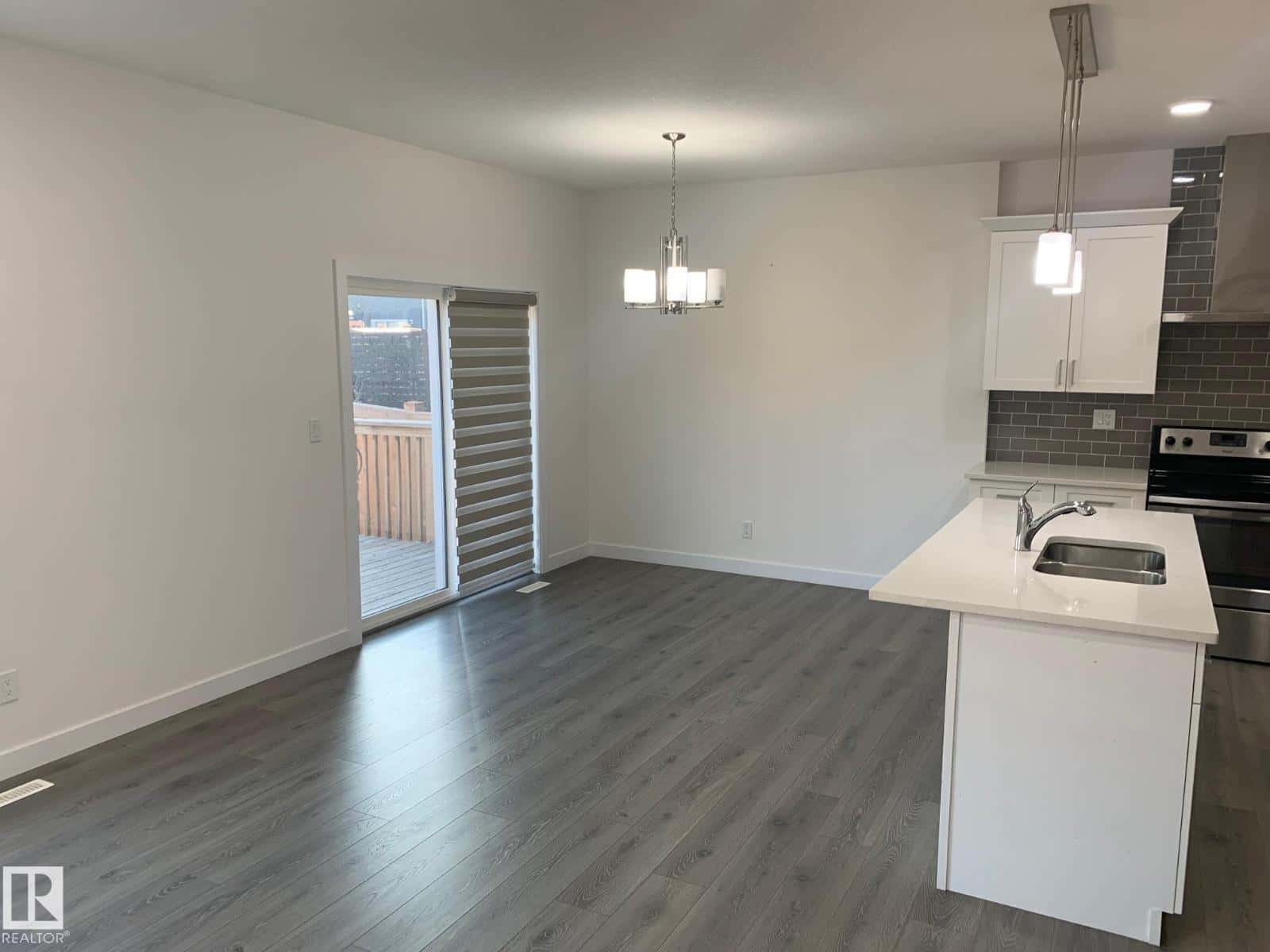 370 Edgemont RD NW — Edmonton - Photo 3 of 17