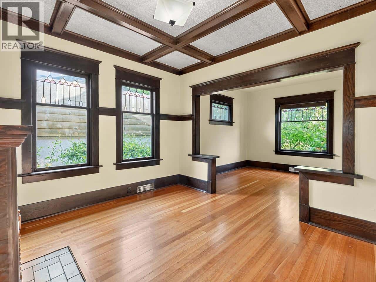 812 DUBLIN STREET — New Westminster - Photo 2 of 27