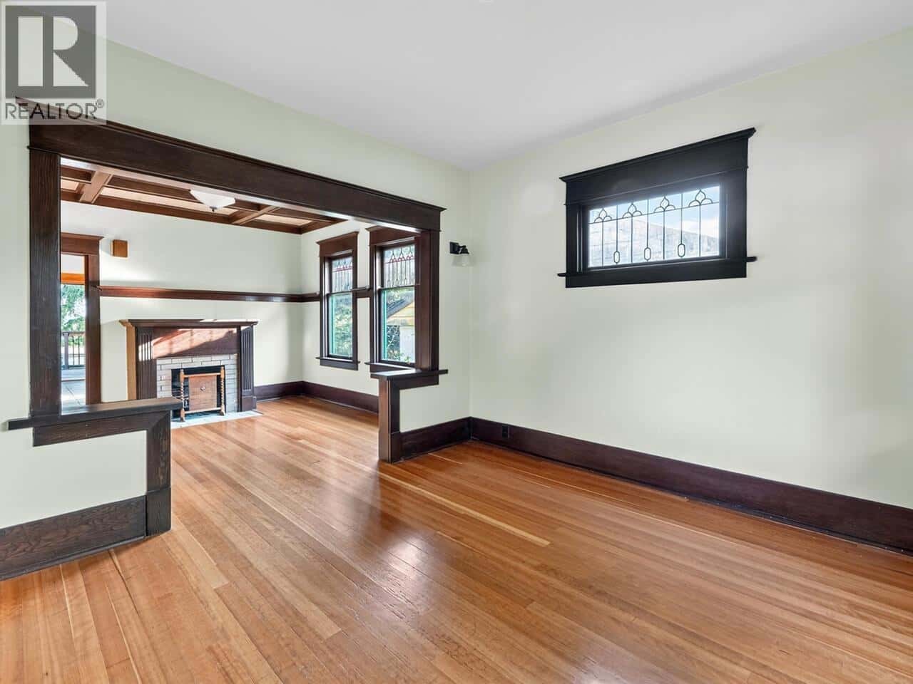 812 DUBLIN STREET — New Westminster - Photo 4 of 27