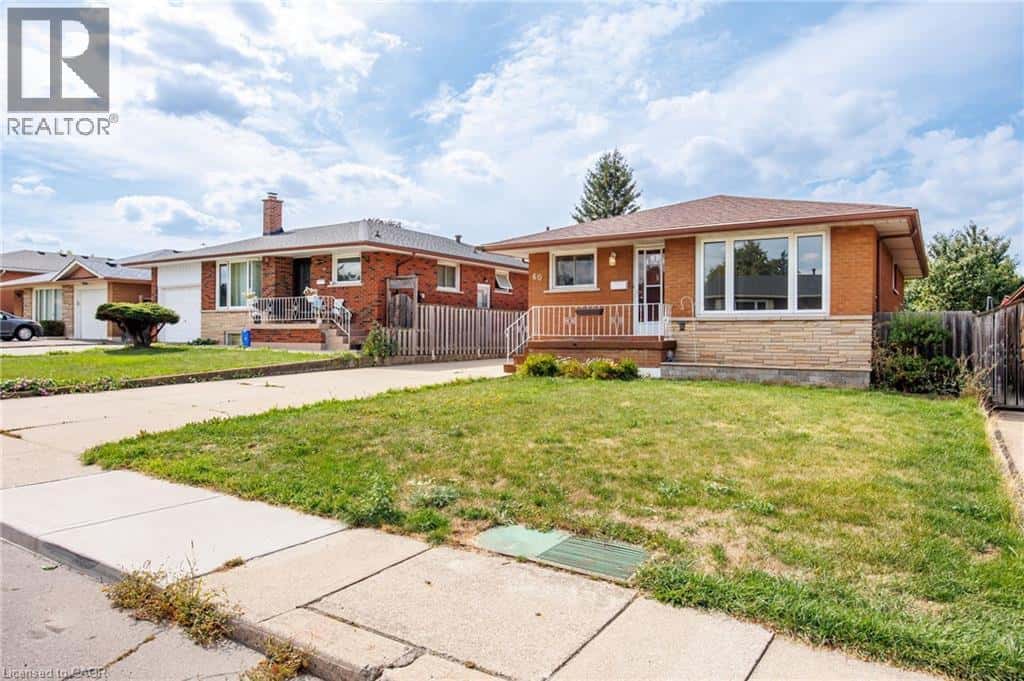 60 CHAMPLAIN Avenue — Hamilton, Ontario - Photo 3 of 29