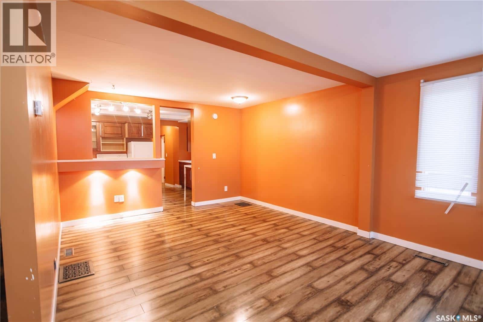 721 King STREET — Regina - Photo 2 of 30