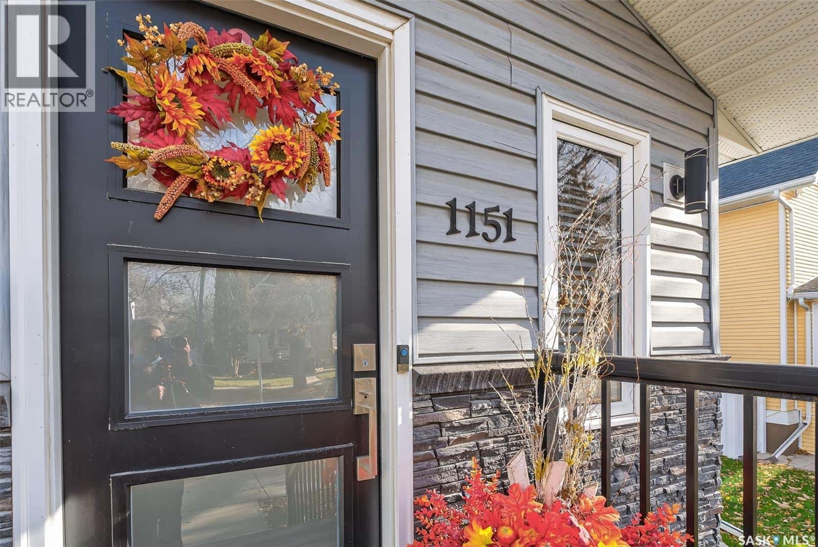 1151 1st AVENUE NW — Moose Jaw - Photo 4 of 50