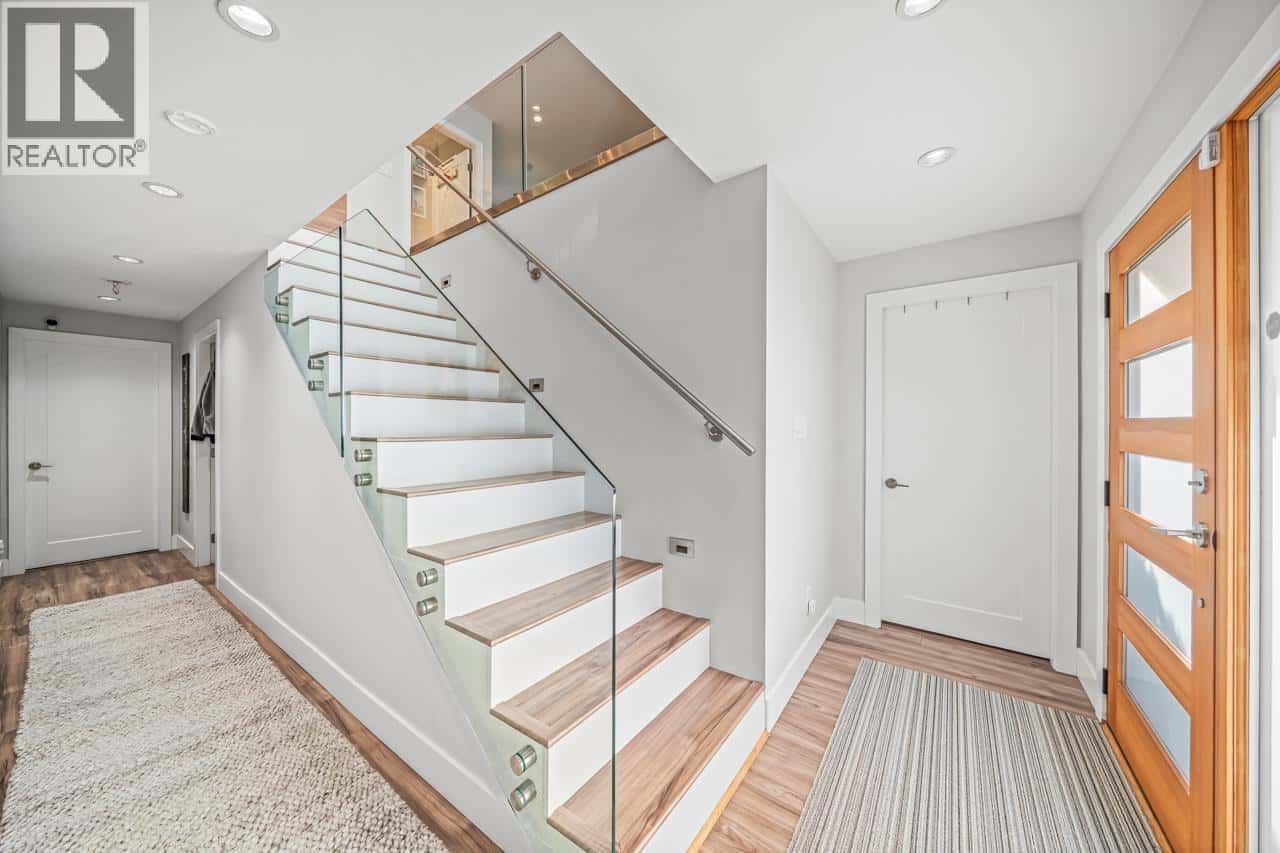 3630 BLUEBONNET ROAD — North Vancouver - Photo 2 of 22