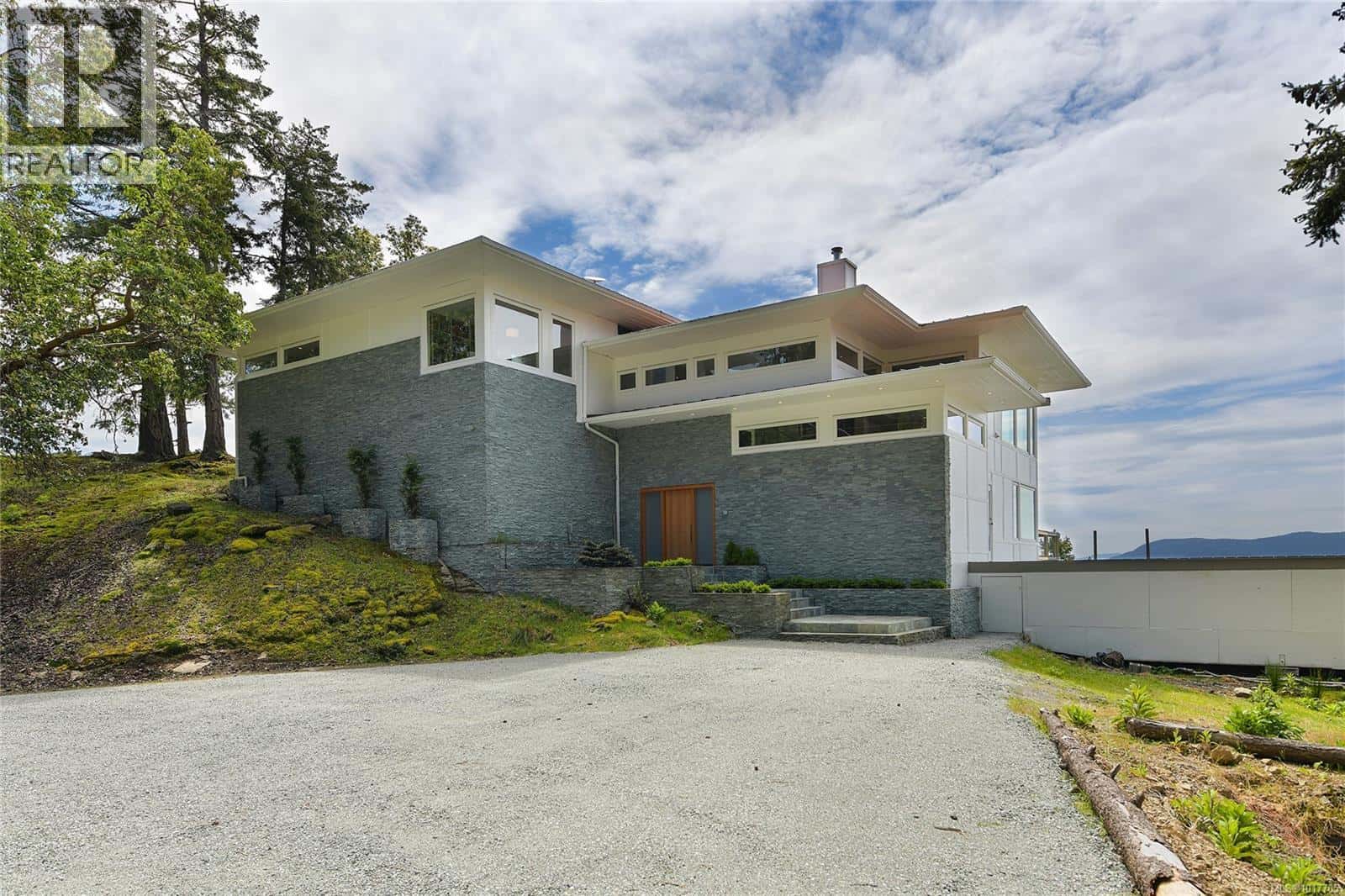 356 East West Rd — Mayne Island - Photo 4 of 97