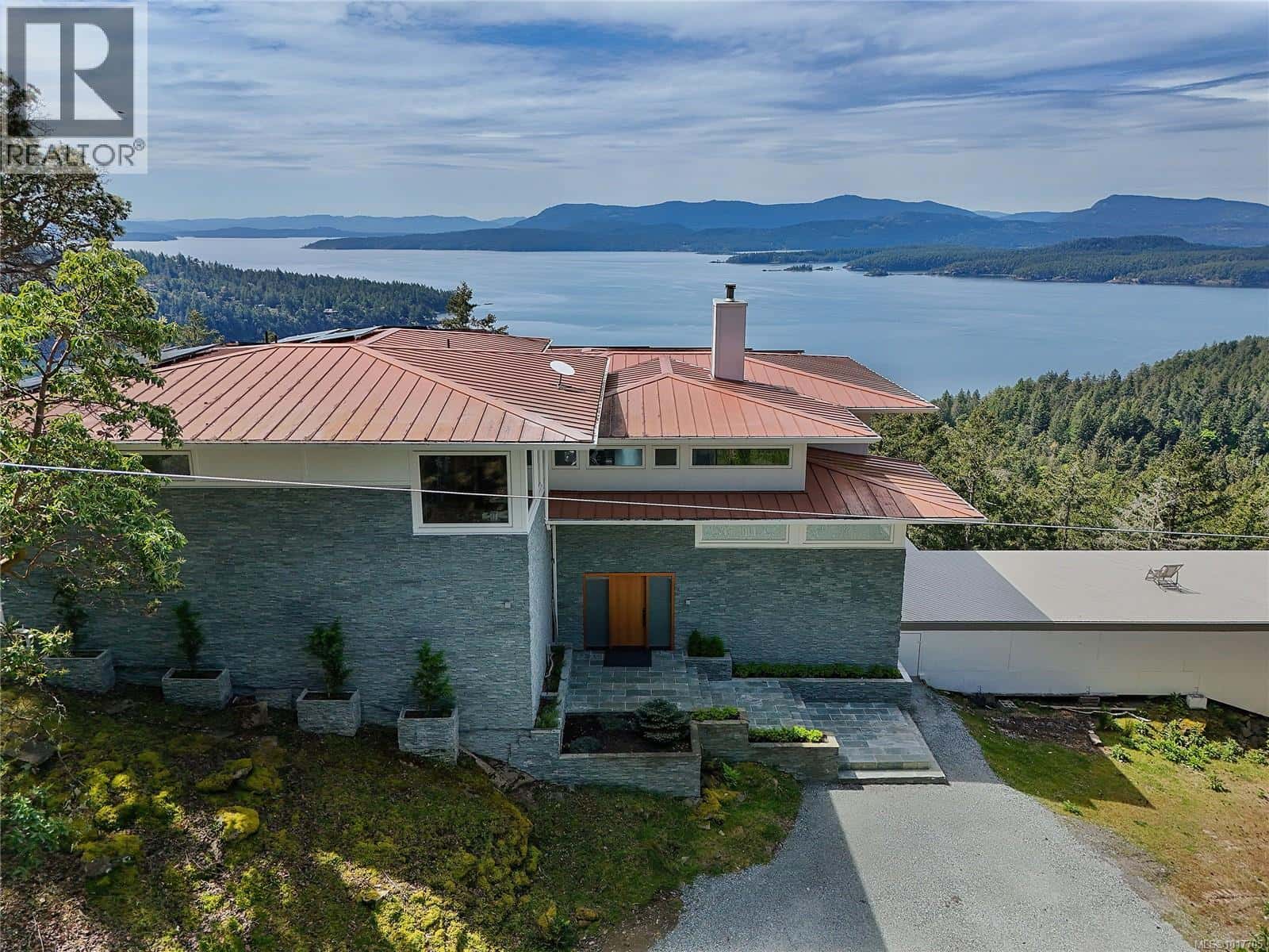 356 East West Rd — Mayne Island - Photo 2 of 97