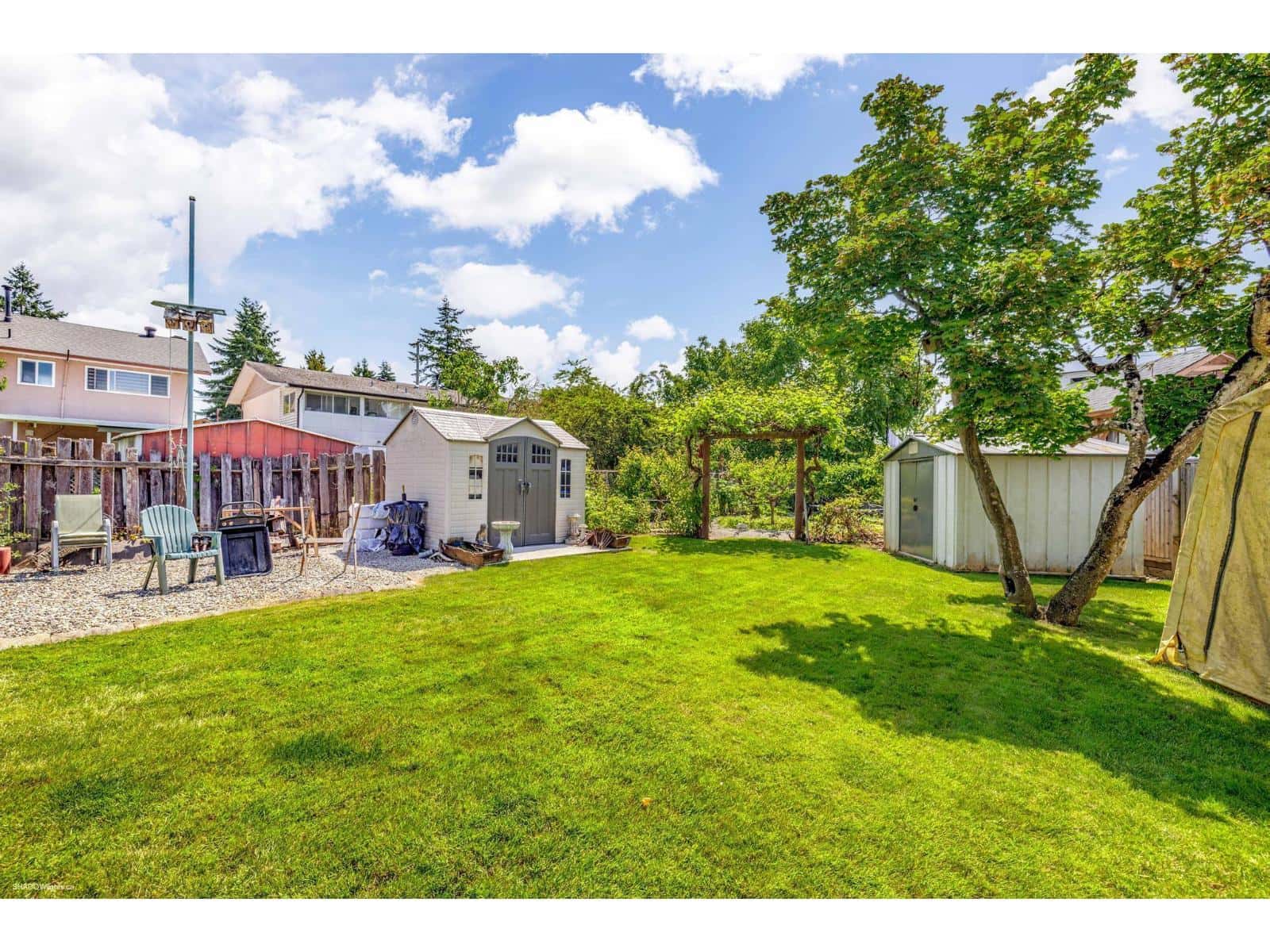 8646 115A STREET — Delta, British Columbia - Photo 4 of 40