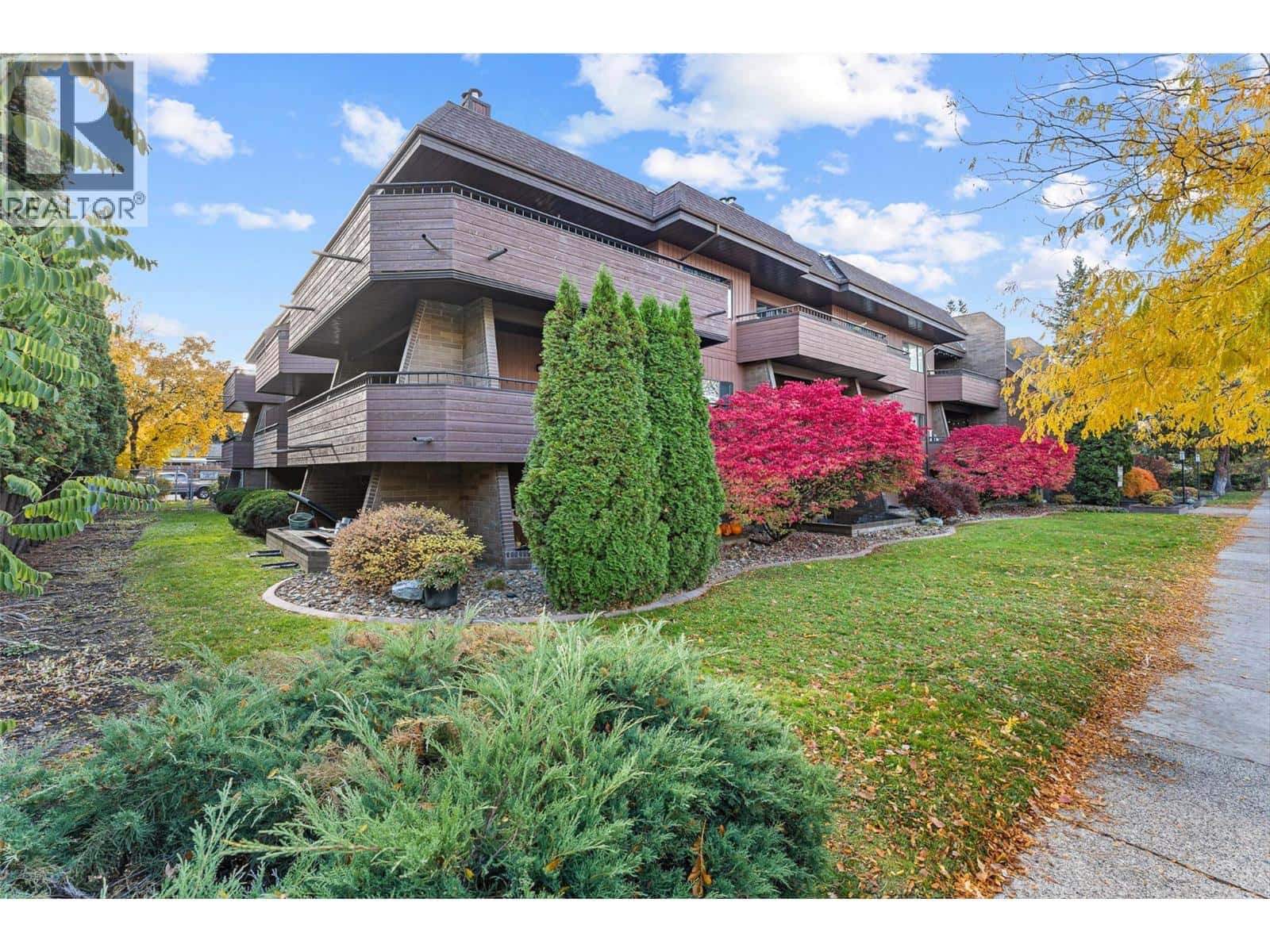 983 Bernard Avenue Unit# 210 — Kelowna - Photo 2 of 27