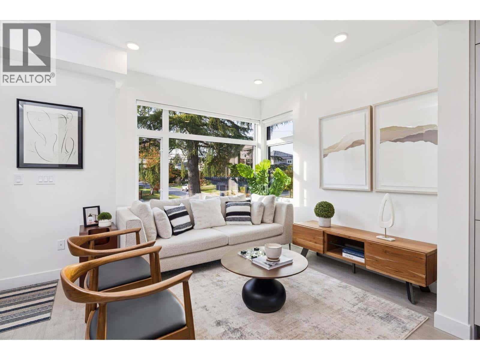 211 1008 W 47TH STREET — Vancouver - Photo 2 of 9