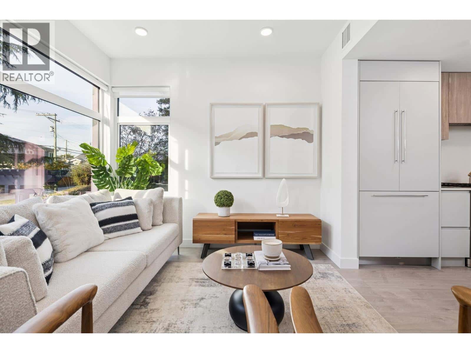 211 1008 W 47TH STREET — Vancouver - Photo 4 of 9