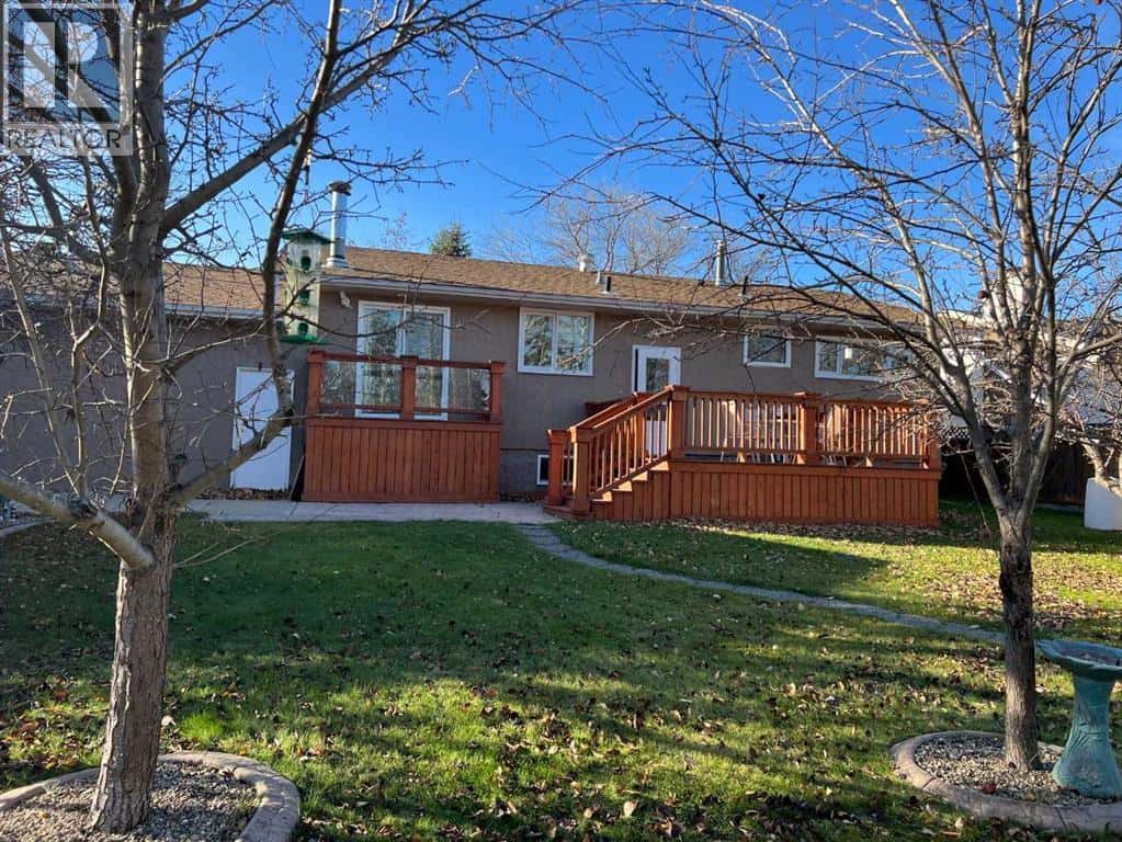 706 HAMMOND Drive N — Fox Creek - Photo 3 of 41