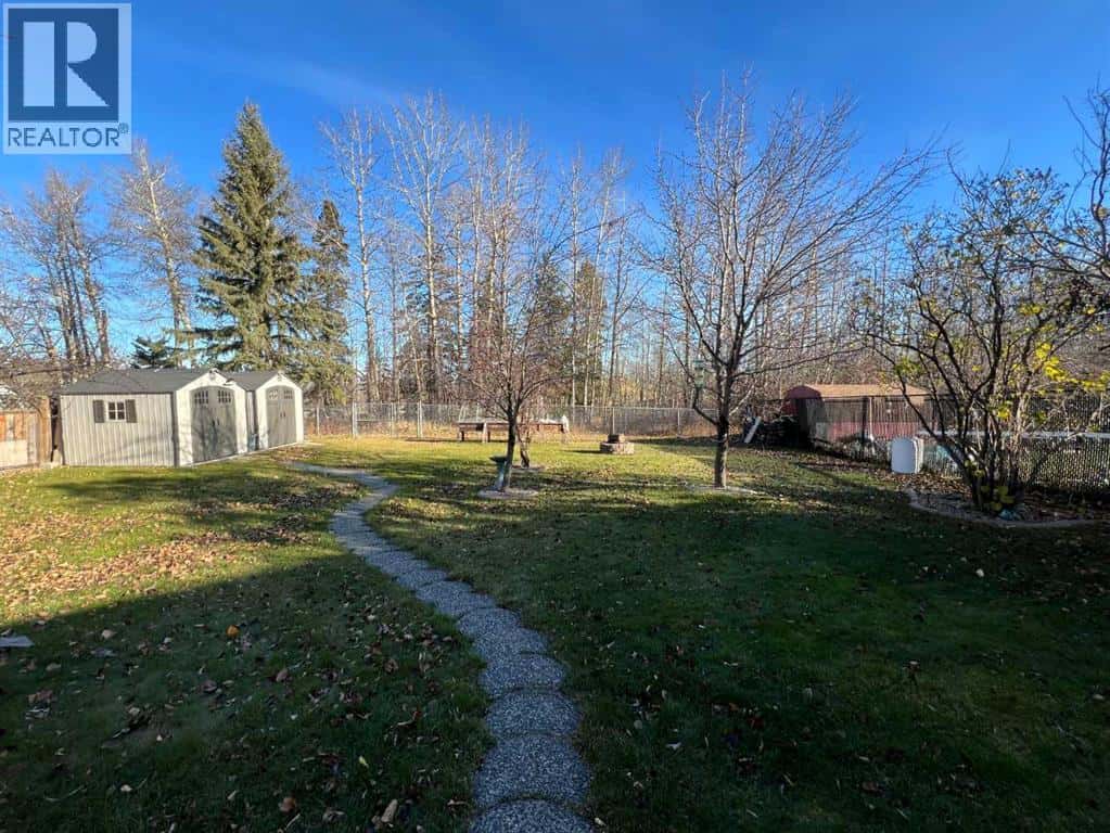 706 HAMMOND Drive N — Fox Creek - Photo 4 of 41