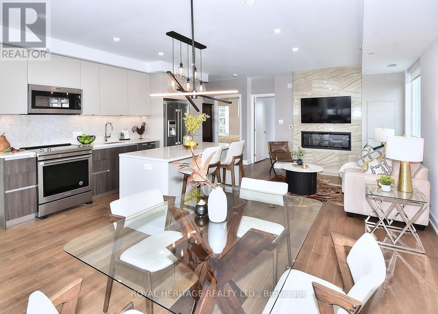 195 HUNTER STREET E — Peterborough (Ashburnham Ward 4) - Main photo