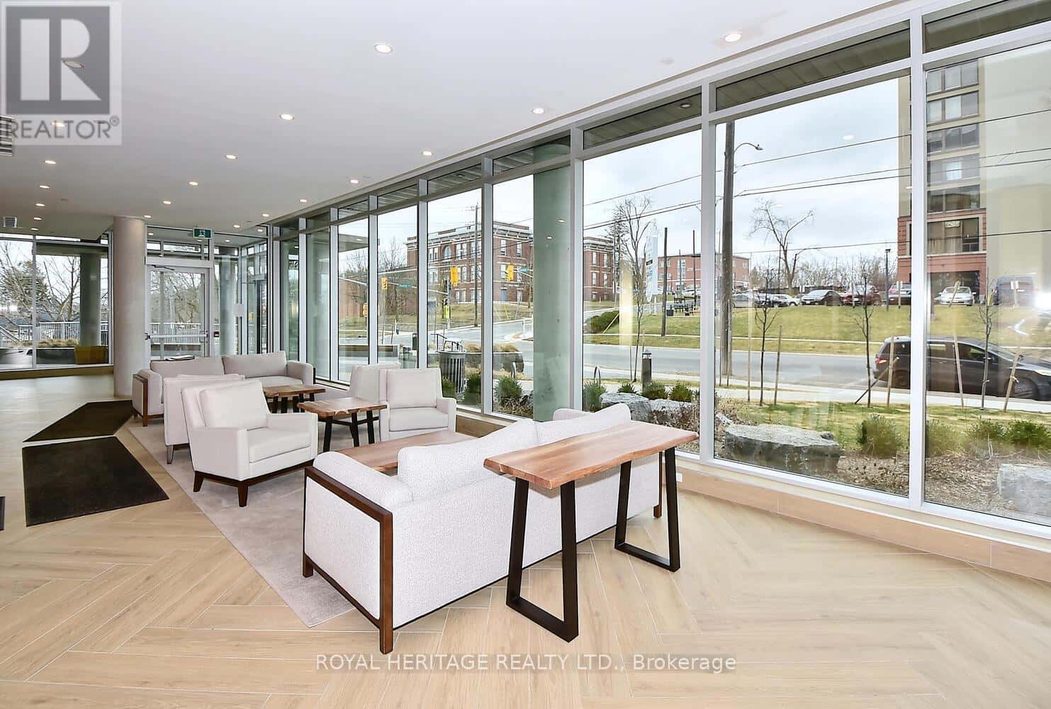 195 HUNTER STREET E — Peterborough (Ashburnham Ward 4) - Photo 5 of 33