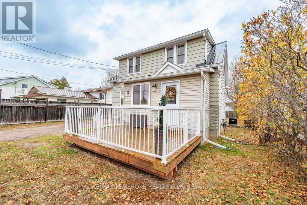 3245 PETAWAWA BOULEVARD — Petawawa - Photo 3 of 35