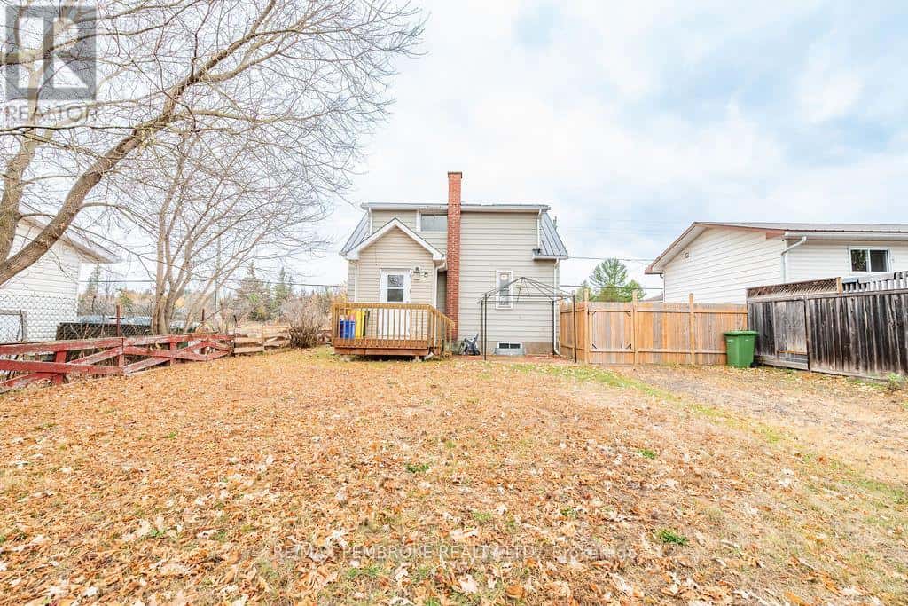 3245 PETAWAWA BOULEVARD — Petawawa - Photo 5 of 35