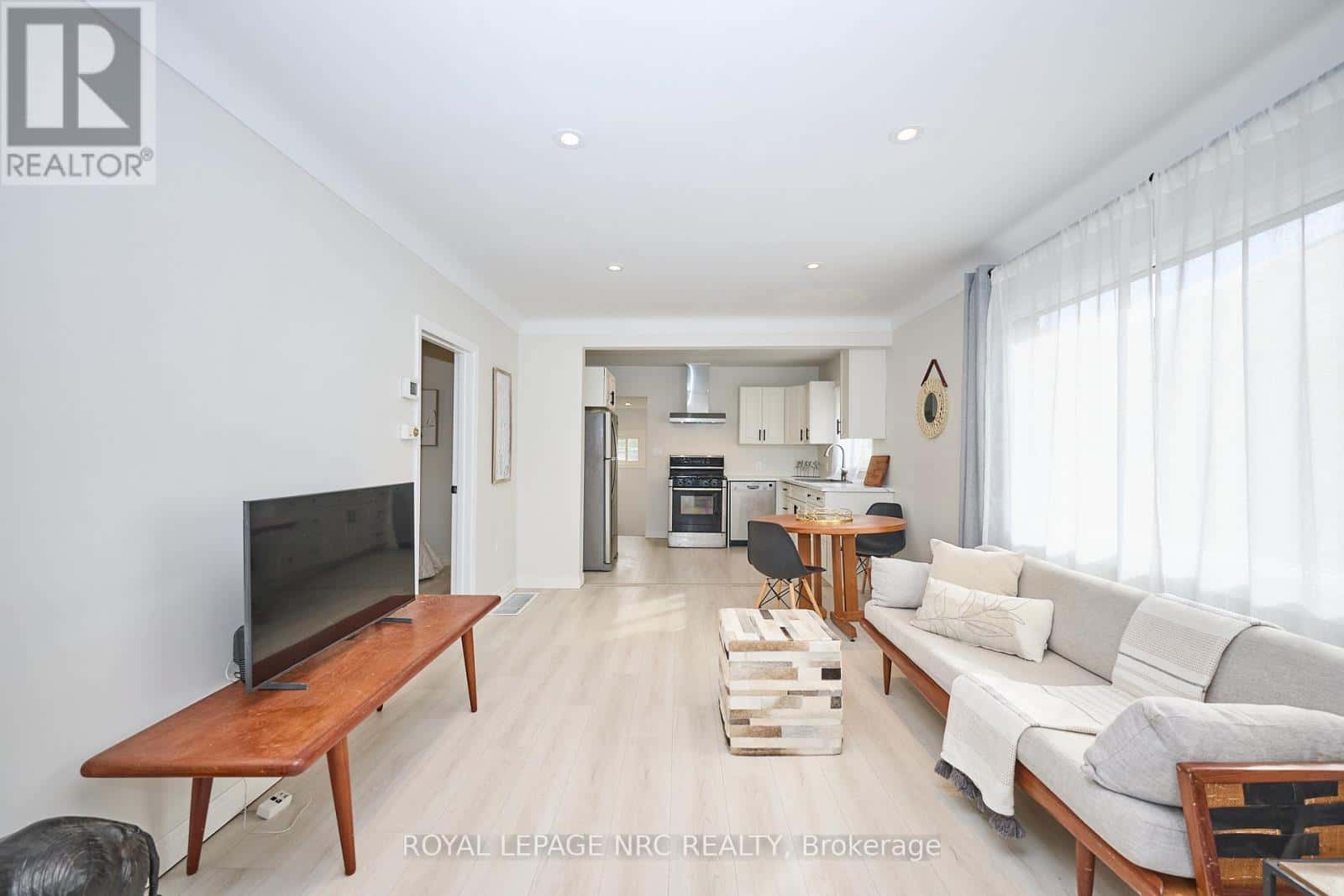 10 FAIRBURN AVENUE — St. Catharines (Burleigh Hill) - Photo 3 of 39