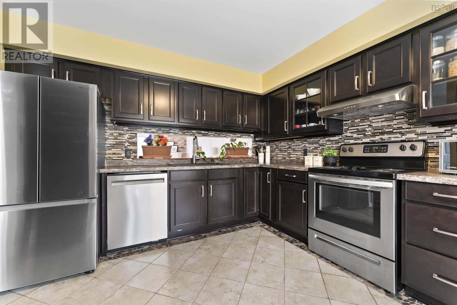 130 Rutledge Street — Bedford - Photo 5 of 20