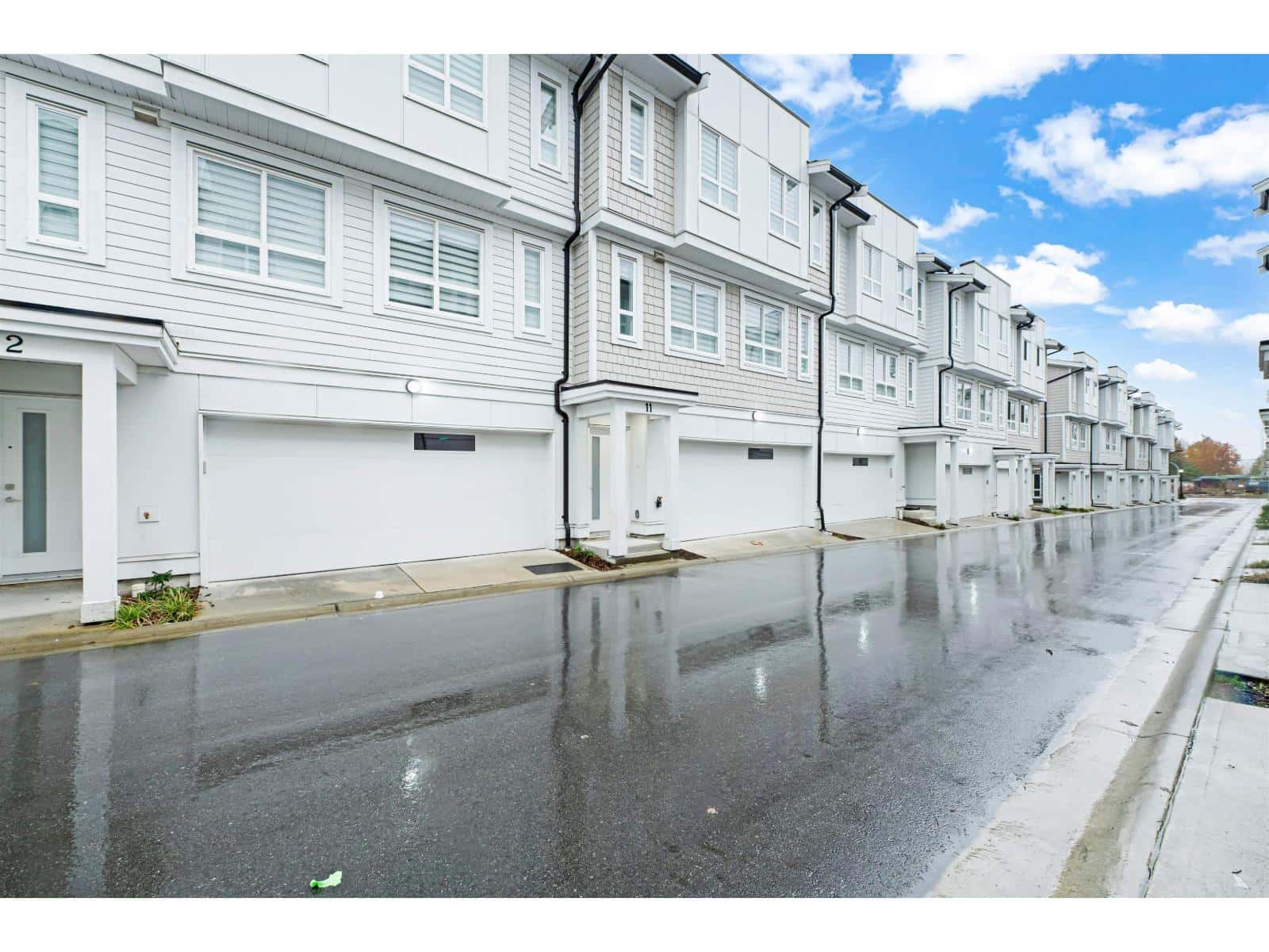 11 8181 135A STREET — Surrey, British Columbia - Photo 2 of 17