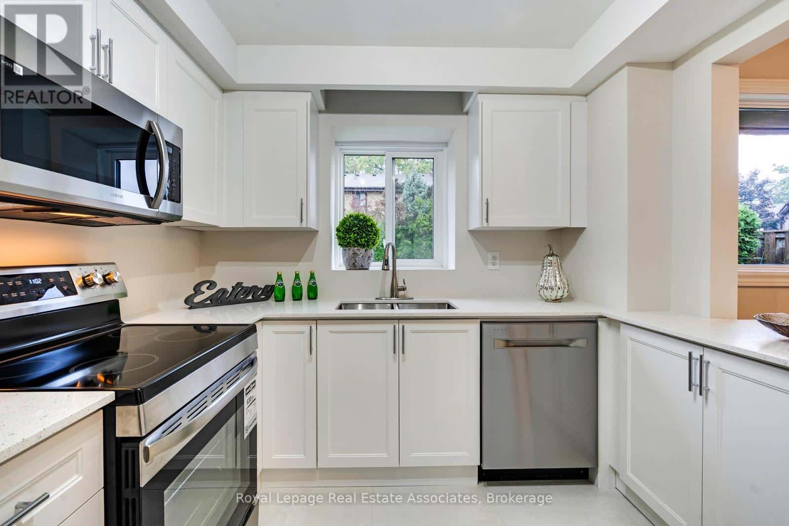 57 - 2605 WOODCHESTER DRIVE — Mississauga (Sheridan), Ontario - Photo 3 of 15