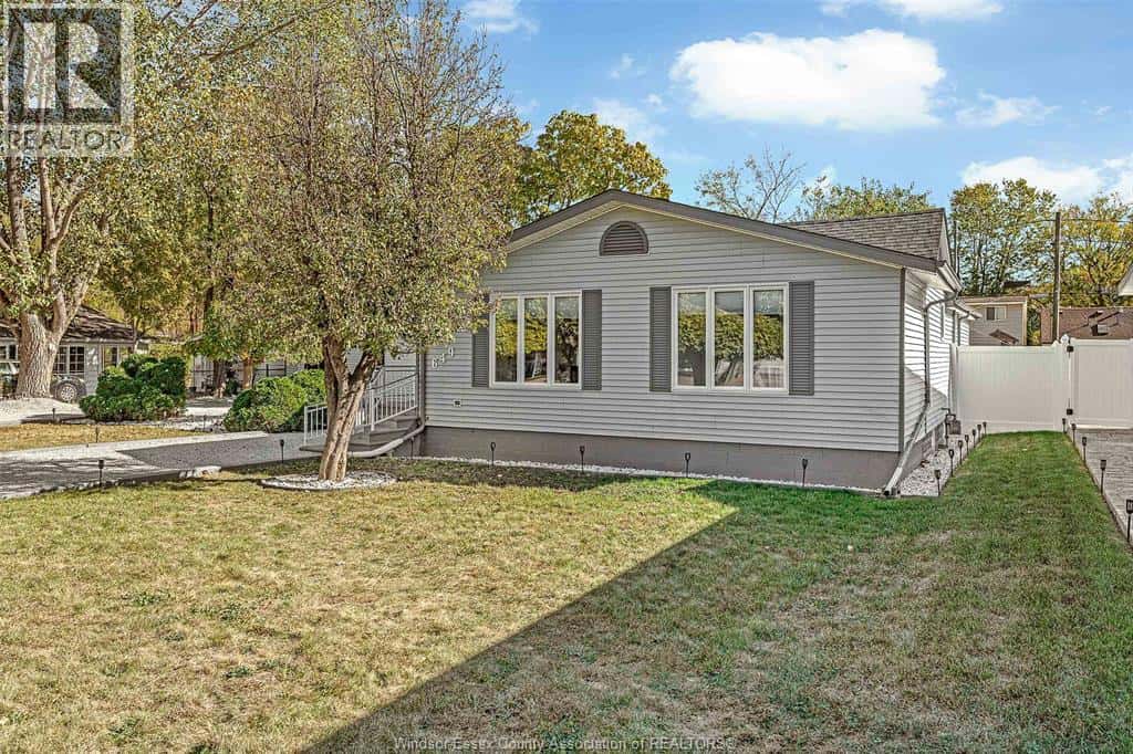 649 EDINBOROUGH STREET — Windsor - Photo 3 of 35